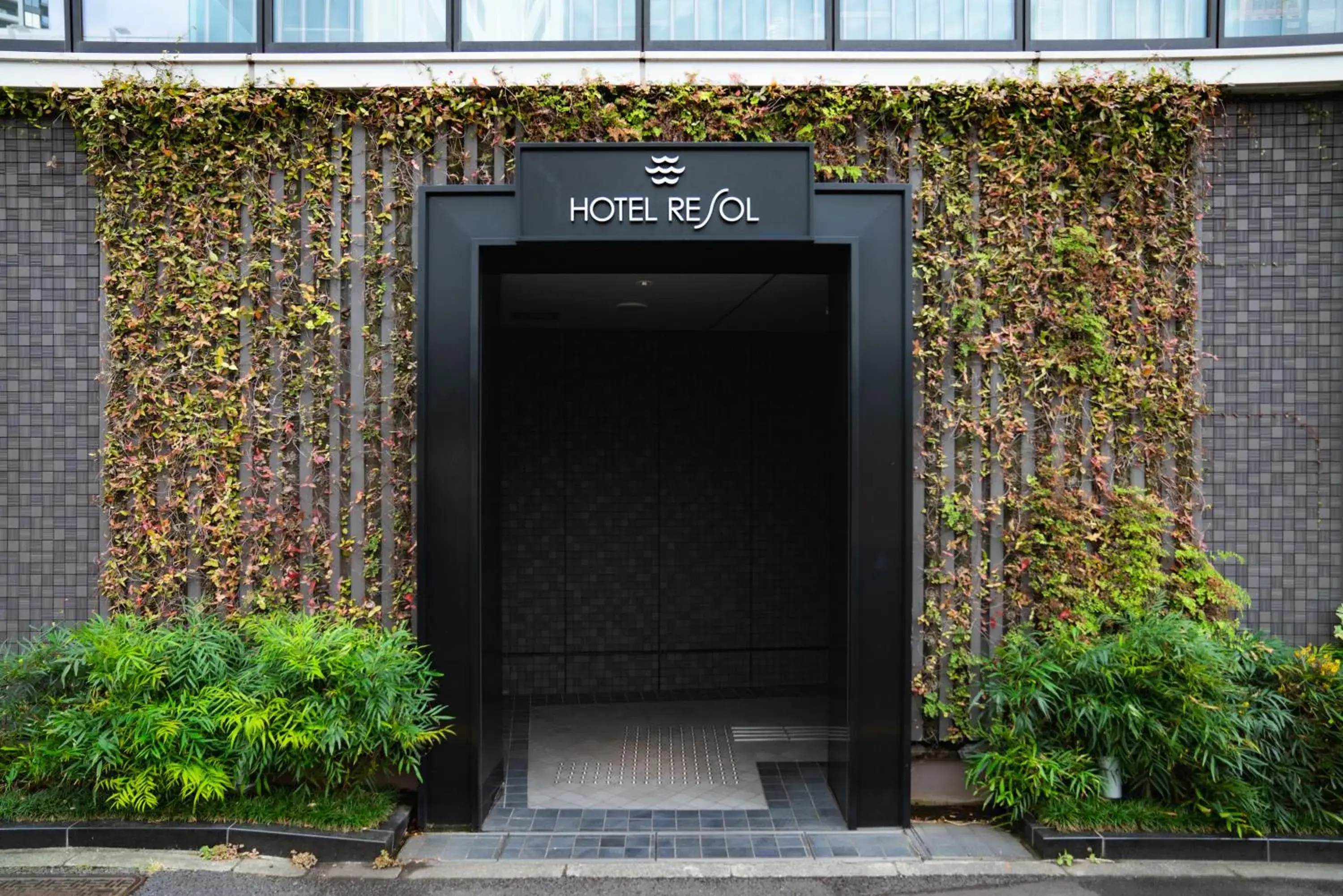 Facade/entrance in Hotel Resol Yokohama Sakuragicho Facade/entrance in Hotel Resol Yokohama Sakuragicho