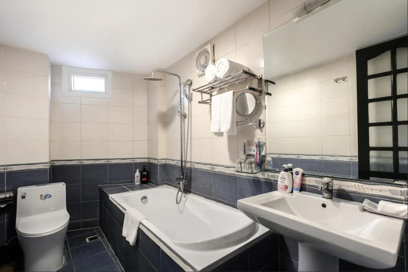 Shower in A25 Hotel - 96 Hai Bà Trưng