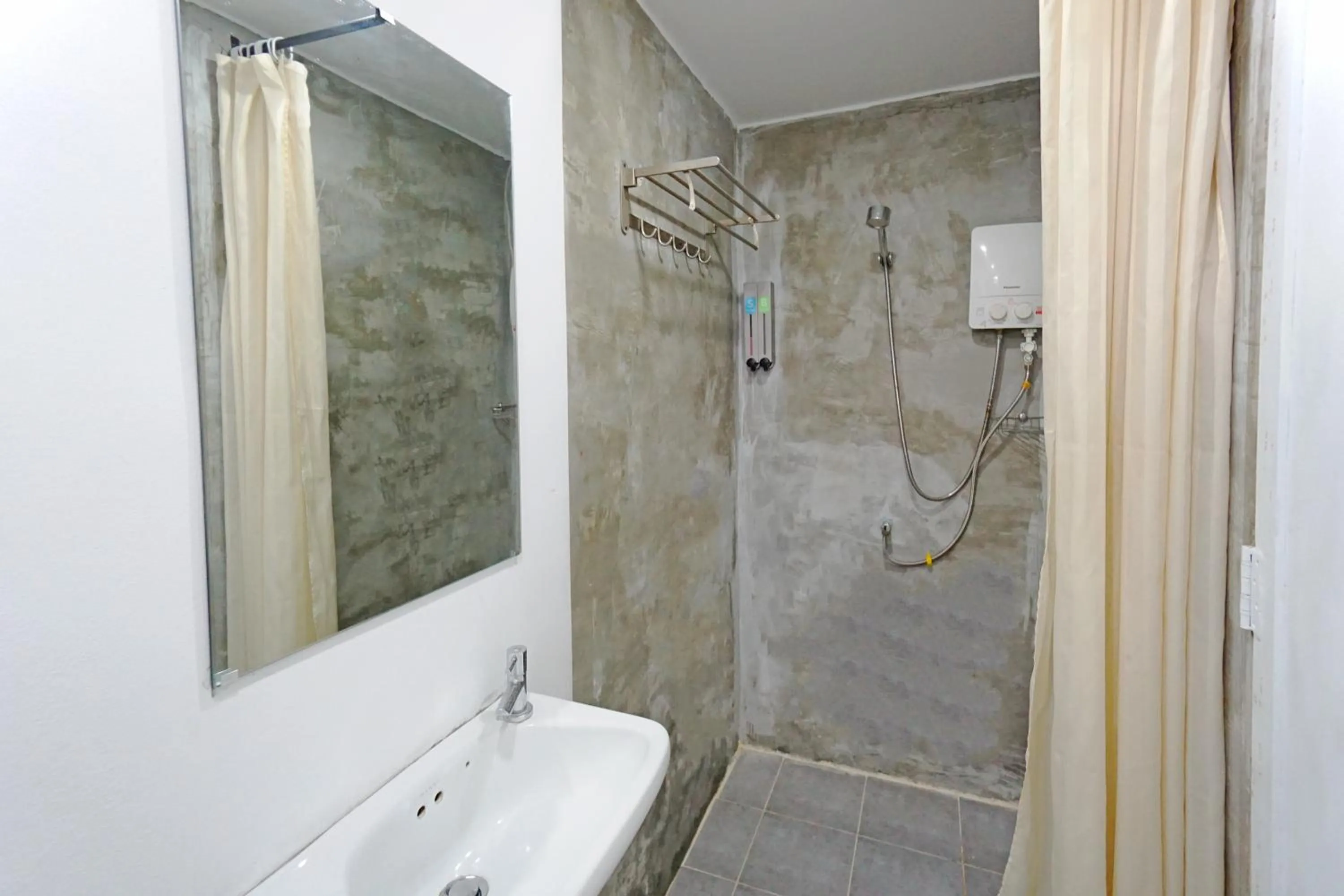 Bathroom in Onederz Koh Rong Sanloem