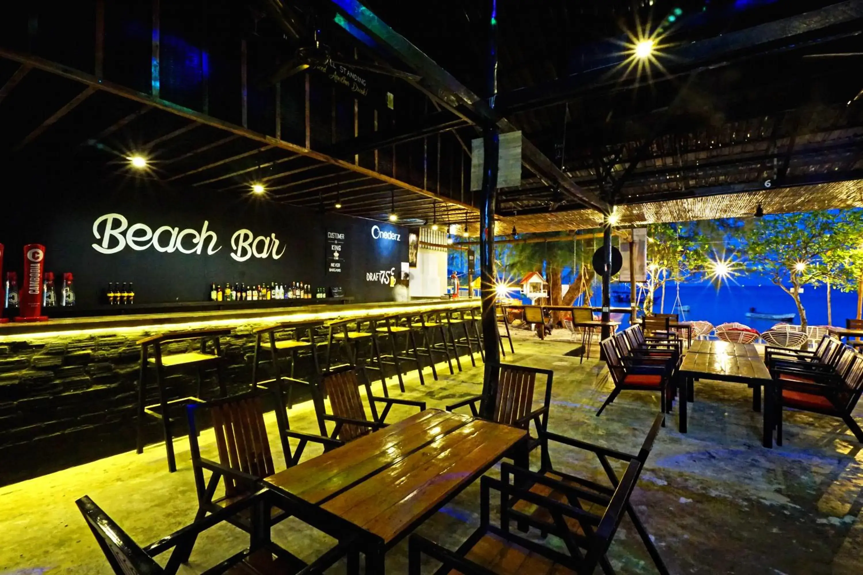 Communal lounge/ TV room in Onederz Koh Rong Sanloem Communal lounge/ TV room in Onederz Koh Rong Sanloem