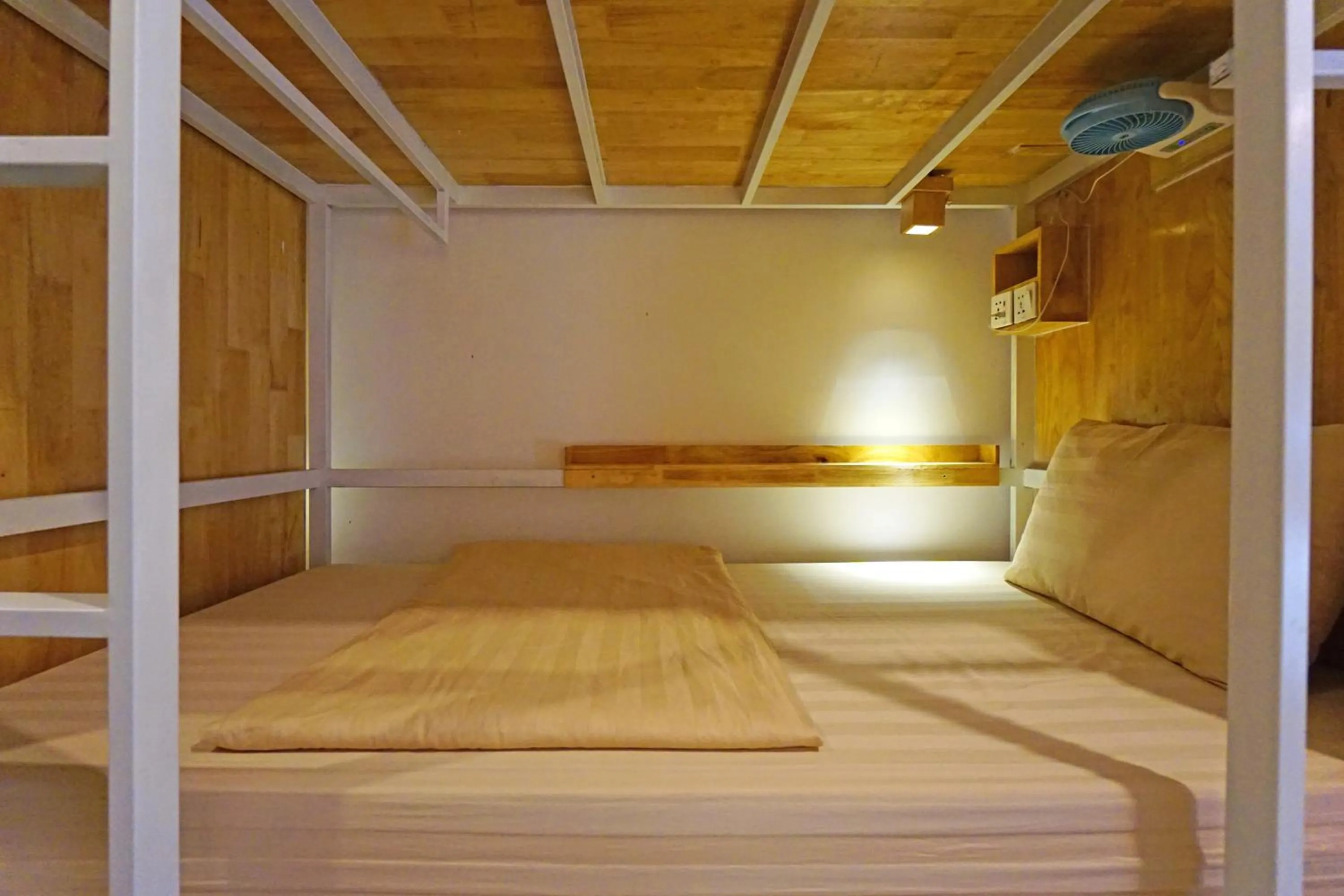bunk bed, Bed in Onederz Koh Rong Sanloem