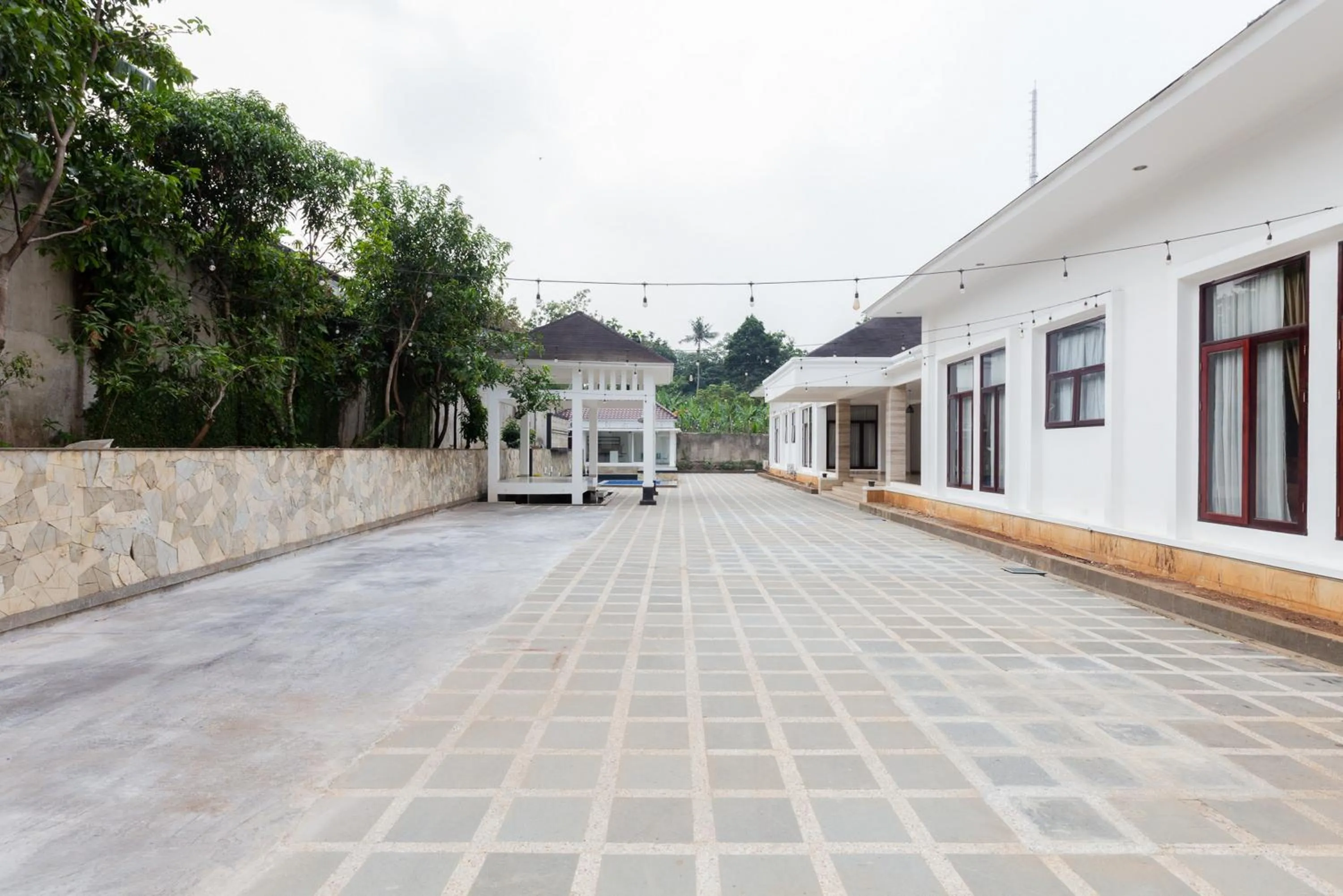 Property building in RedDoorz Premium near Stasiun Lenteng Agung