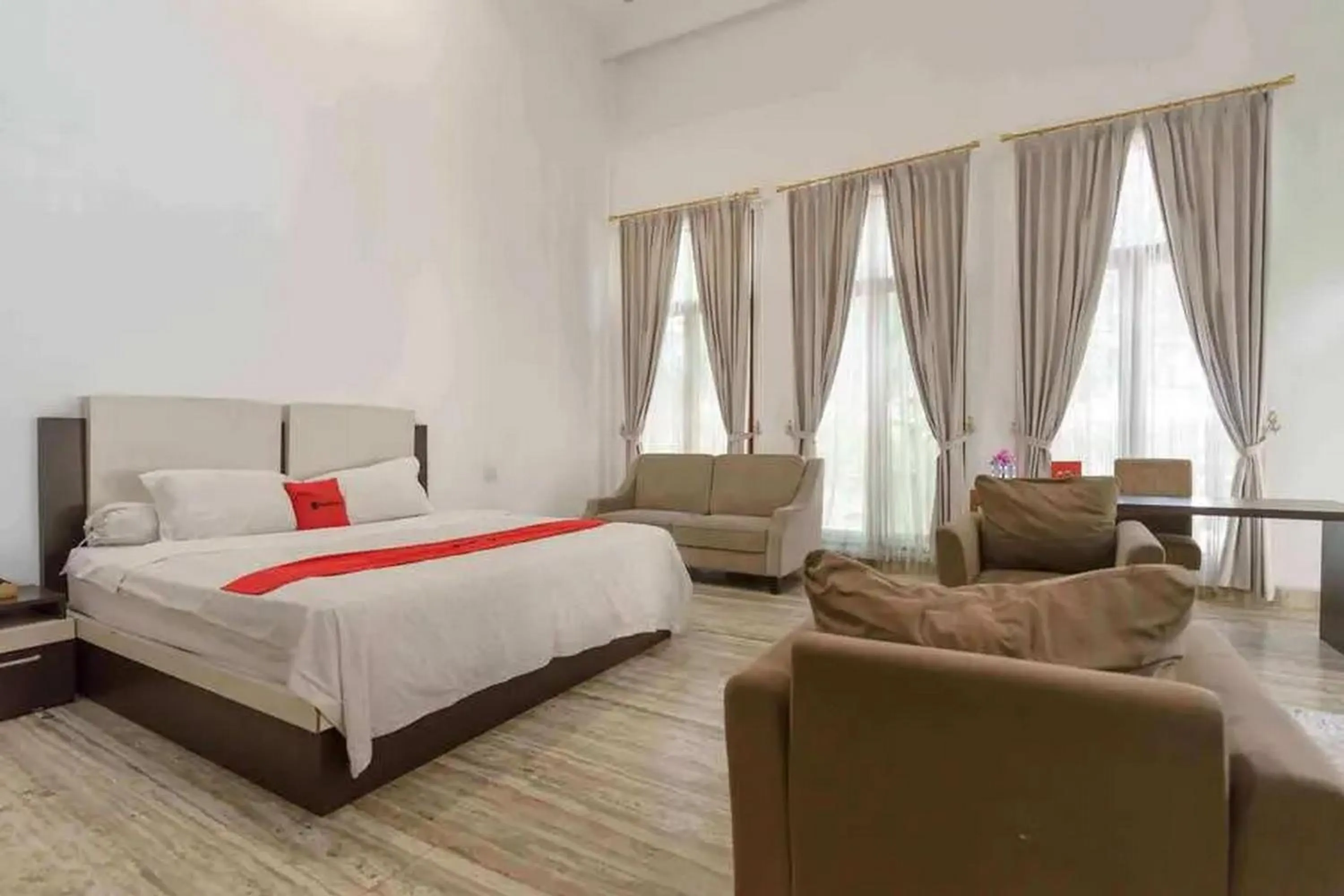 Bedroom, Bed in RedDoorz Premium near Stasiun Lenteng Agung