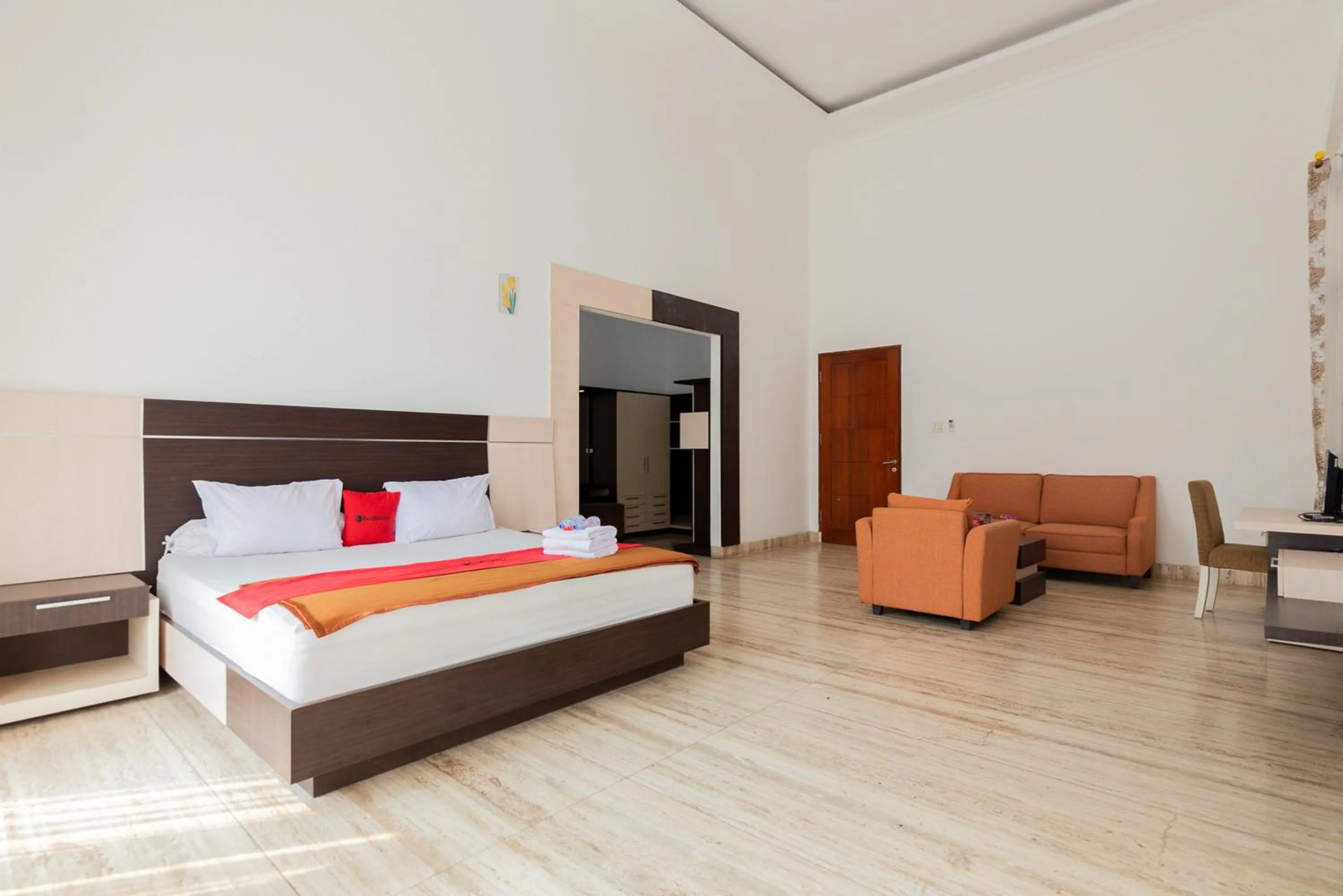 Bedroom, Bed in RedDoorz Premium near Stasiun Lenteng Agung