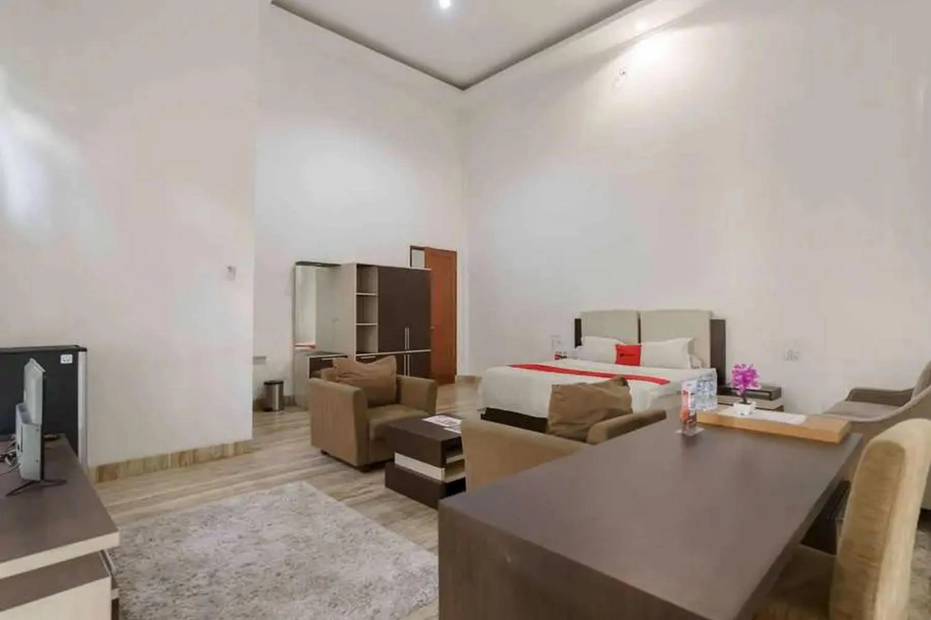 Bedroom in RedDoorz Premium near Stasiun Lenteng Agung