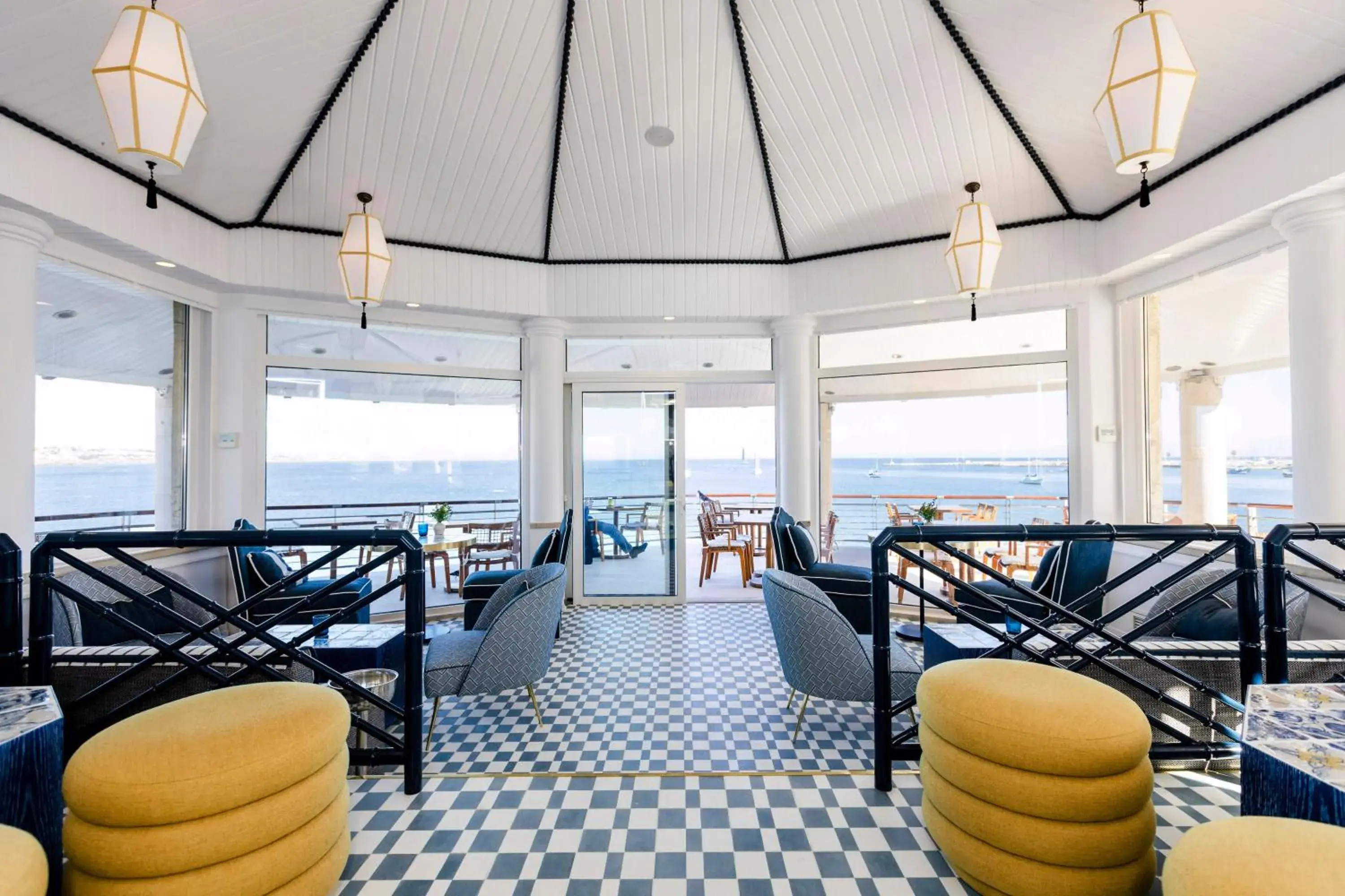 Lounge or bar in The Albatroz Hotel Lounge or bar in The Albatroz Hotel