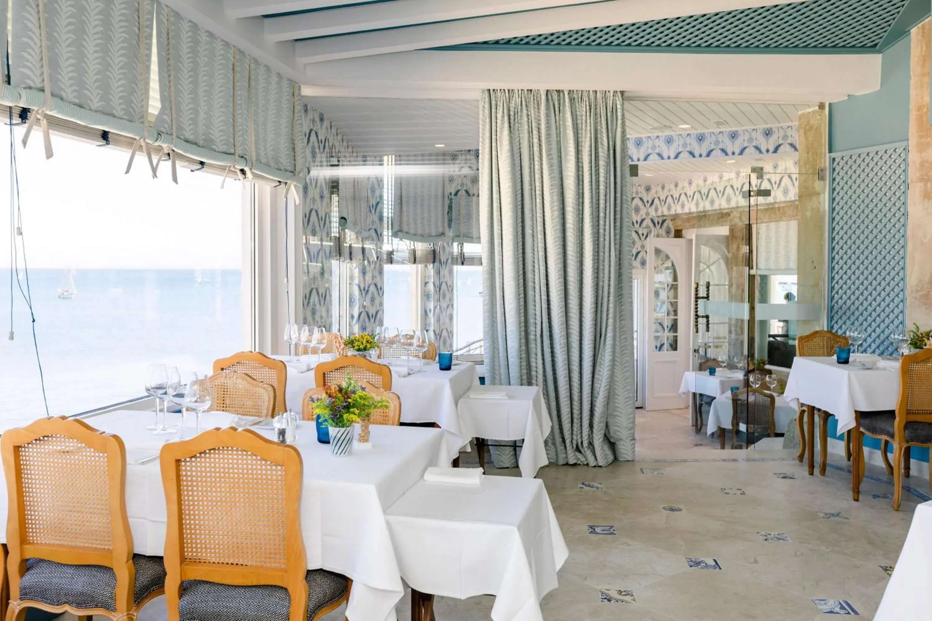 Restaurant/places to eat in The Albatroz Hotel Restaurant/places to eat in The Albatroz Hotel