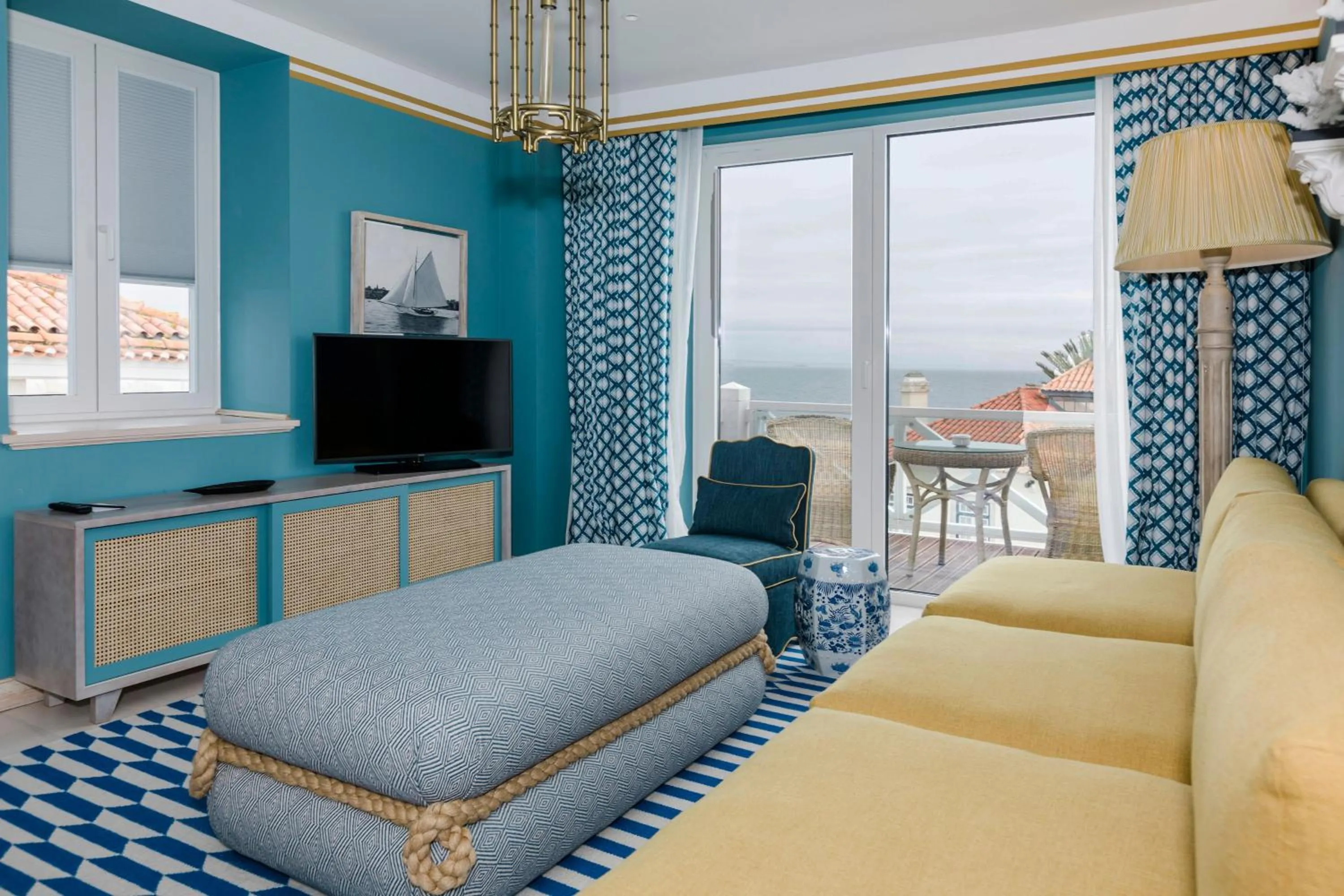 TV and multimedia, Bed in The Albatroz Hotel