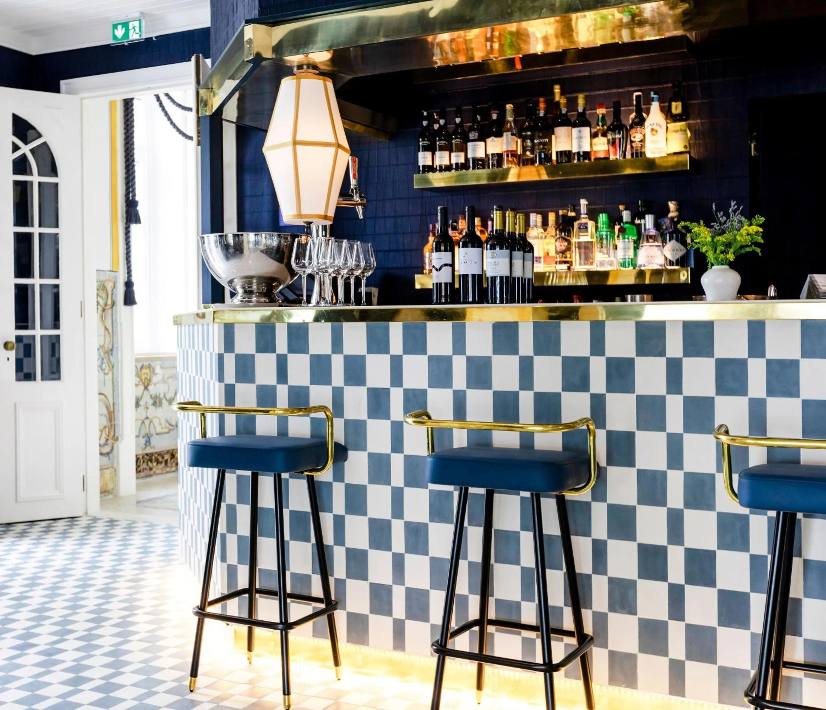 Lounge or bar in The Albatroz Hotel