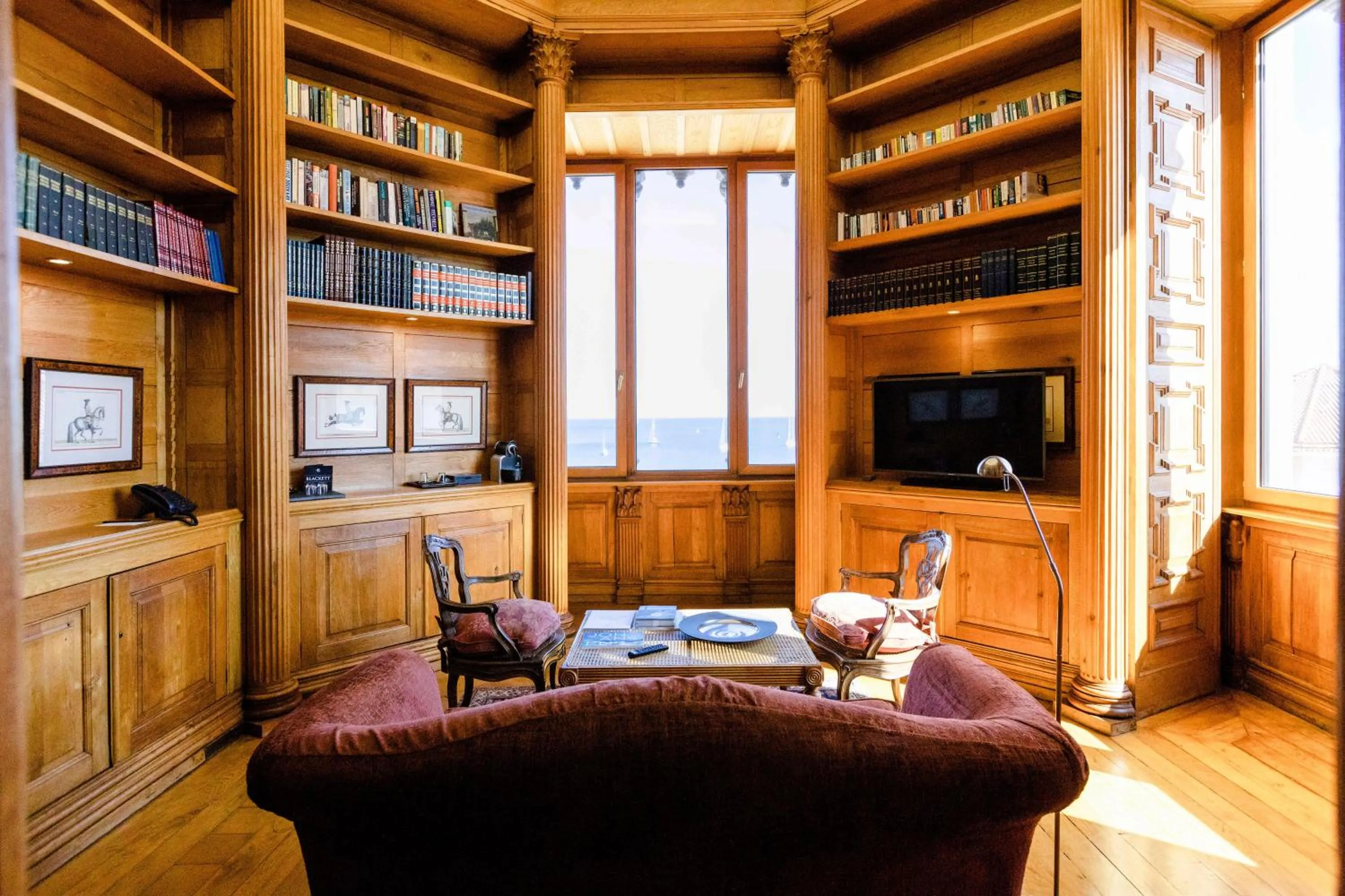 Library in The Albatroz Hotel
