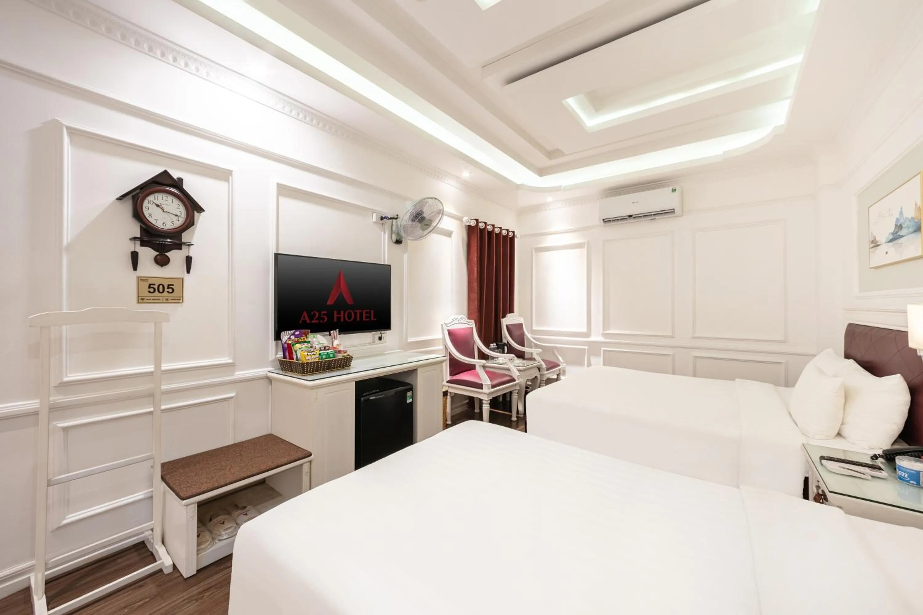 Living room, Bed in A25 Hotel - Dịch Vọng Hậu