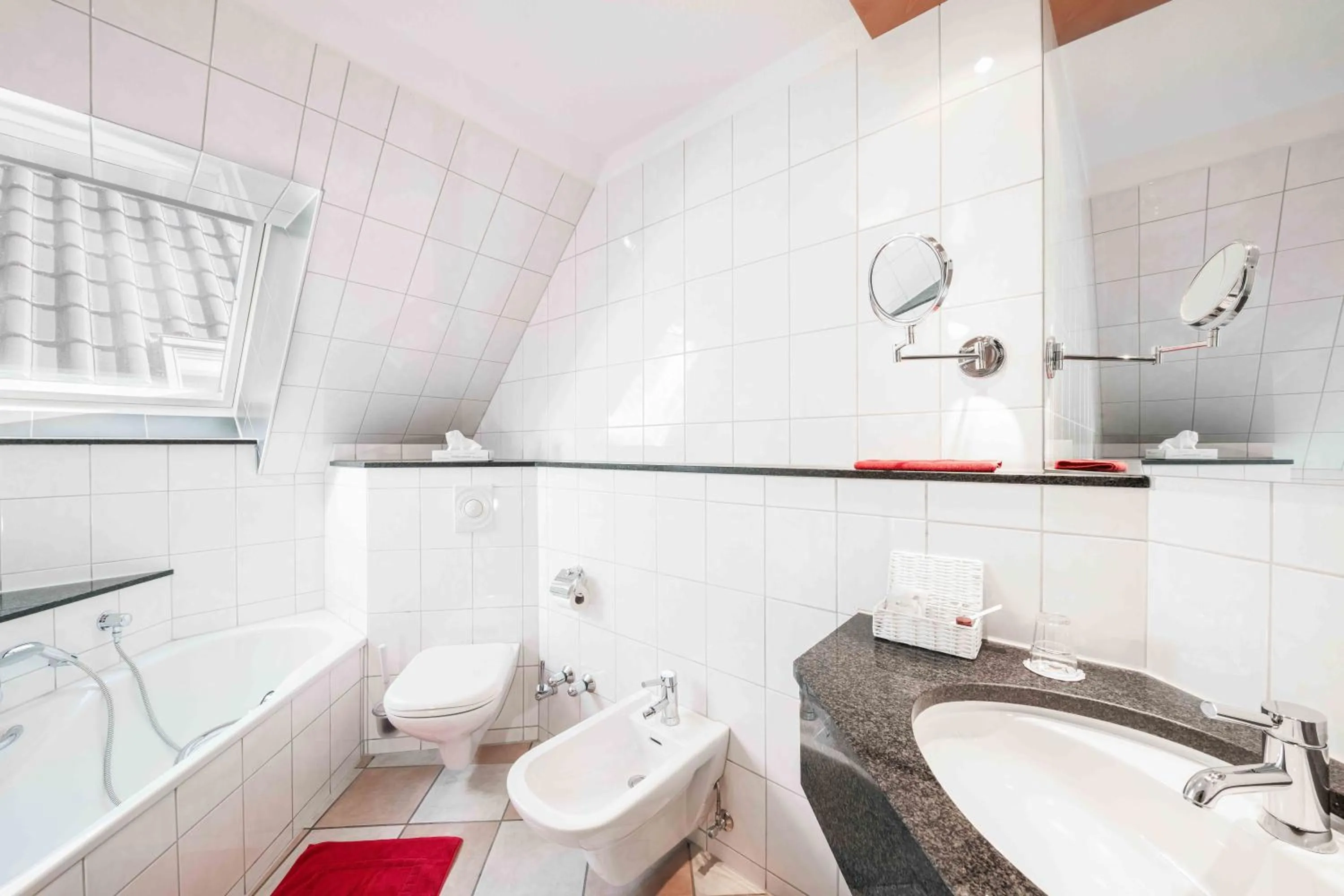 Toilet in Hotel Garni Dorfkammer