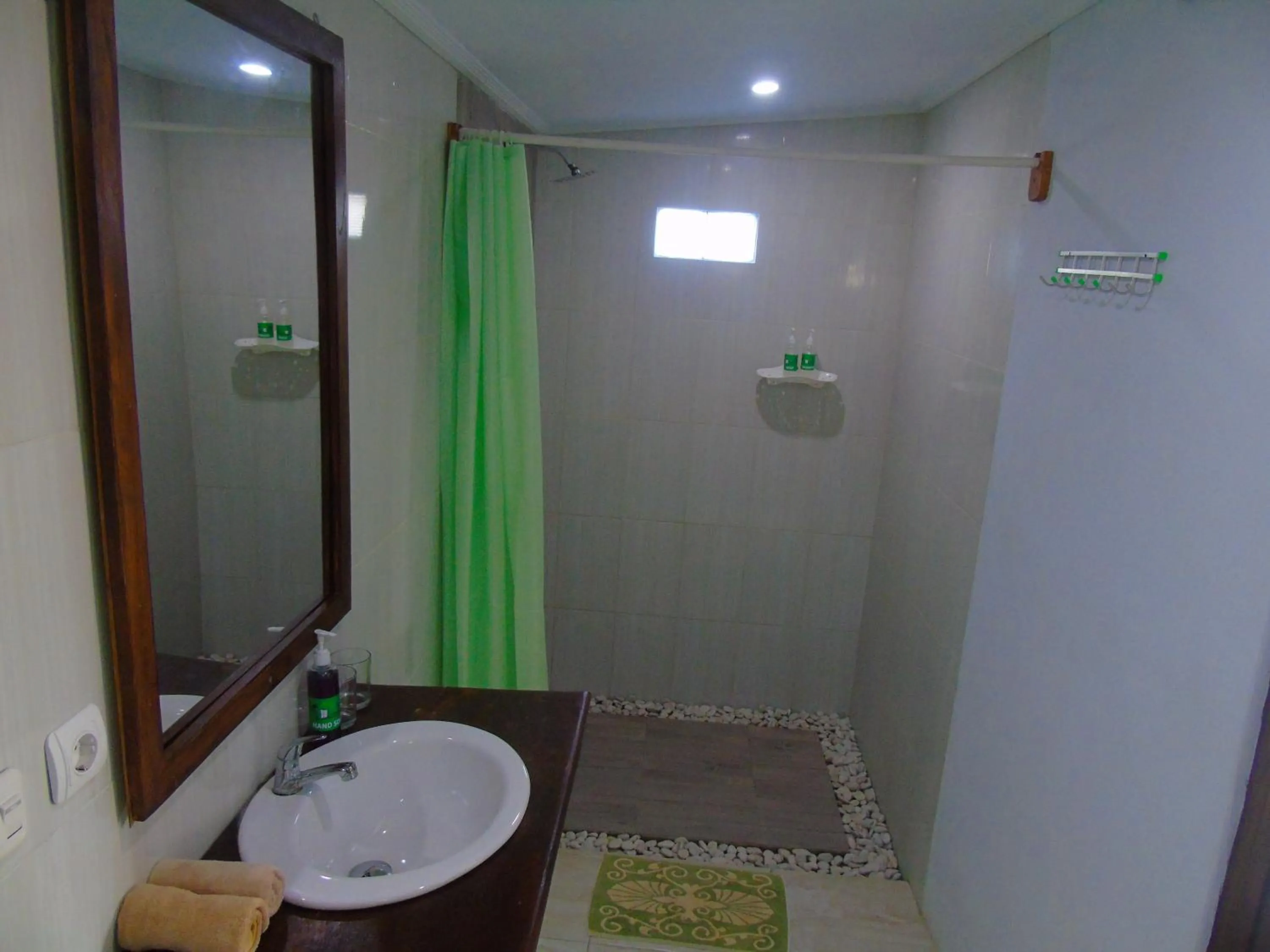 Shower in Kuri Garden Cottage