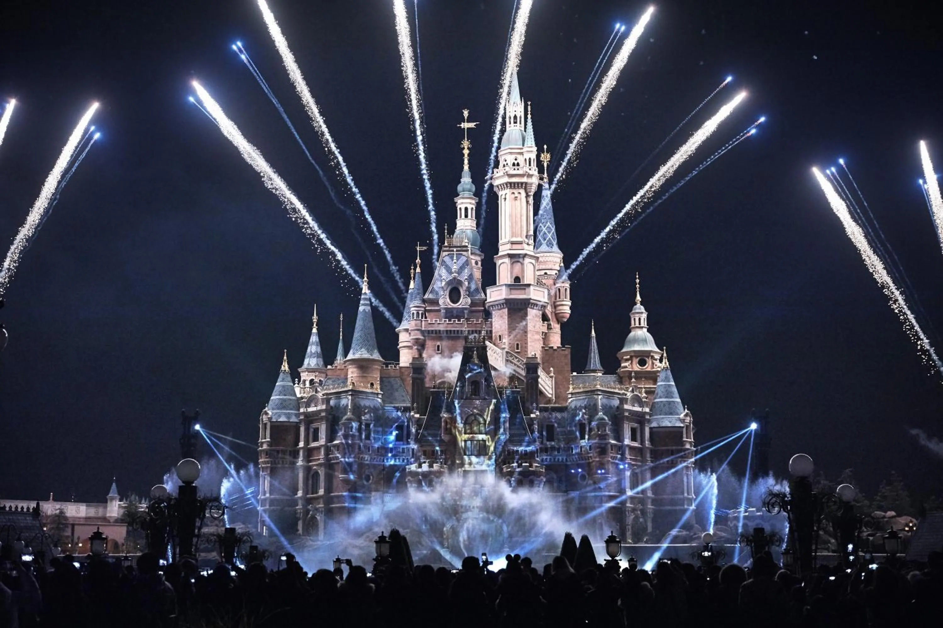 Nearby landmark in Manli Hotel Shanghai Pudong Airport Branch -Provide free shuttle buses to Pudong Airport and Disneyland