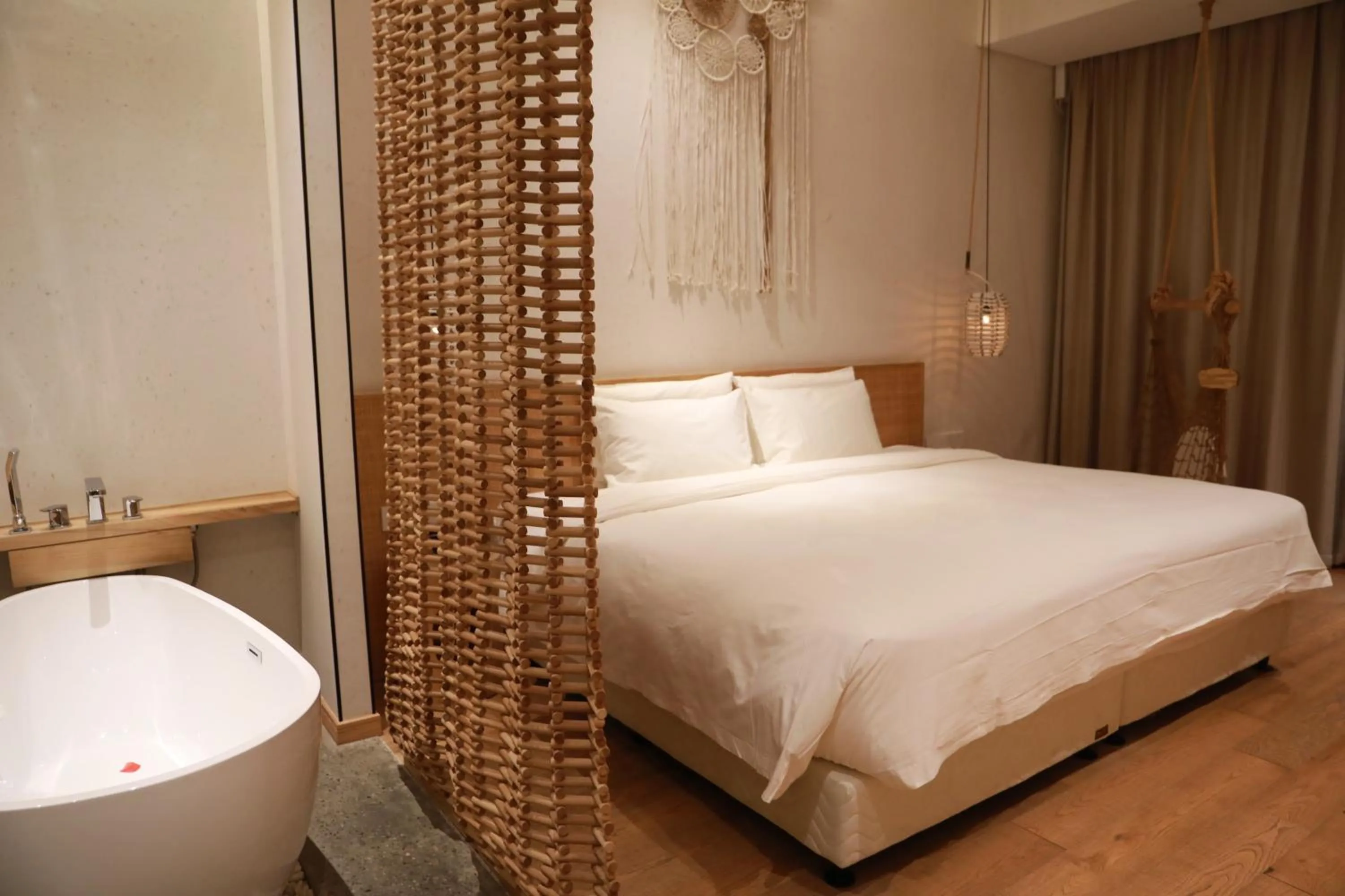 Bed in Manli Hotel Shanghai Pudong Airport Branch -Provide free shuttle buses to Pudong Airport and Disneyland