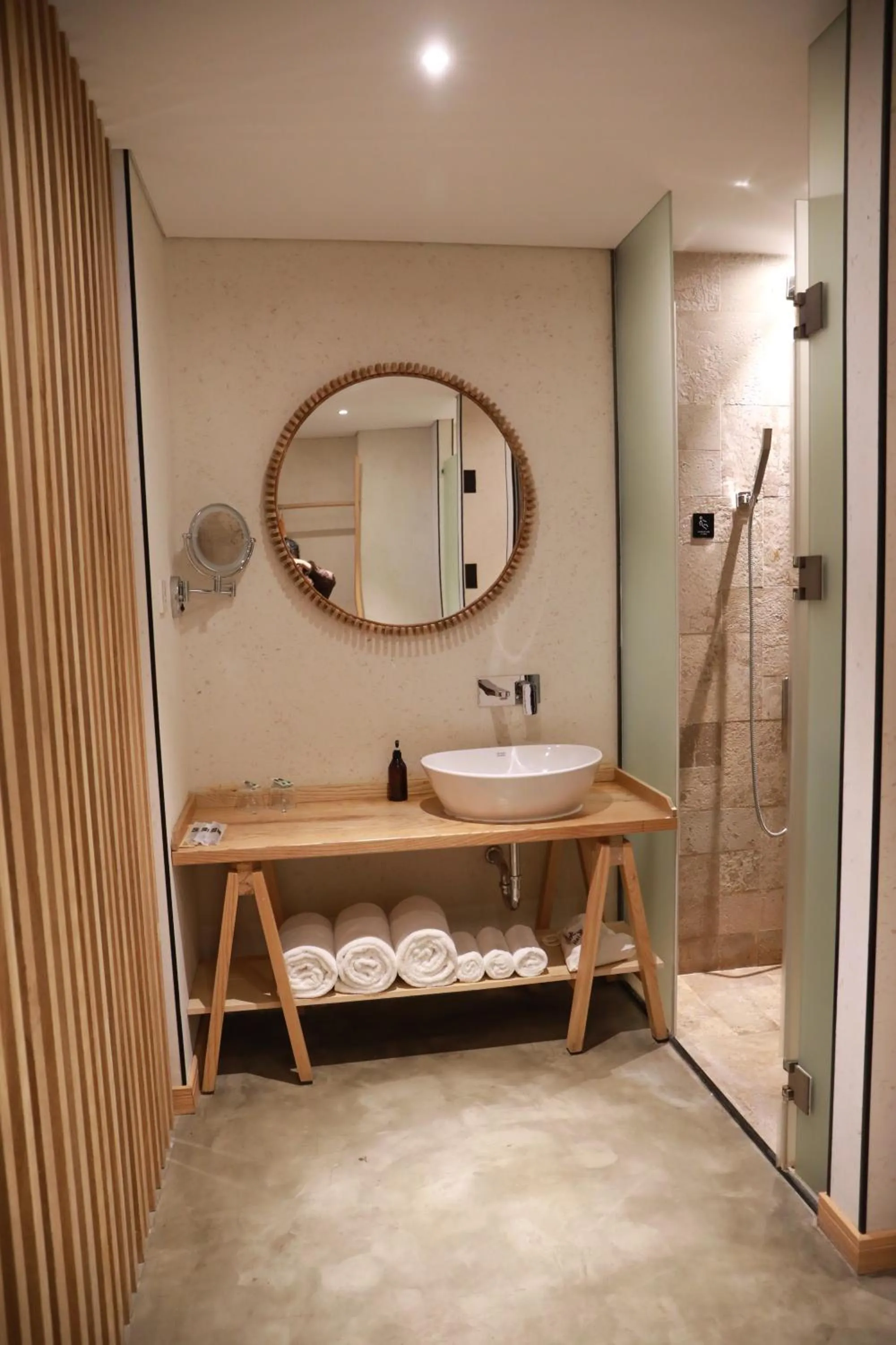 Bathroom in Manli Hotel Shanghai Pudong Airport Branch -Provide free shuttle buses to Pudong Airport and Disneyland