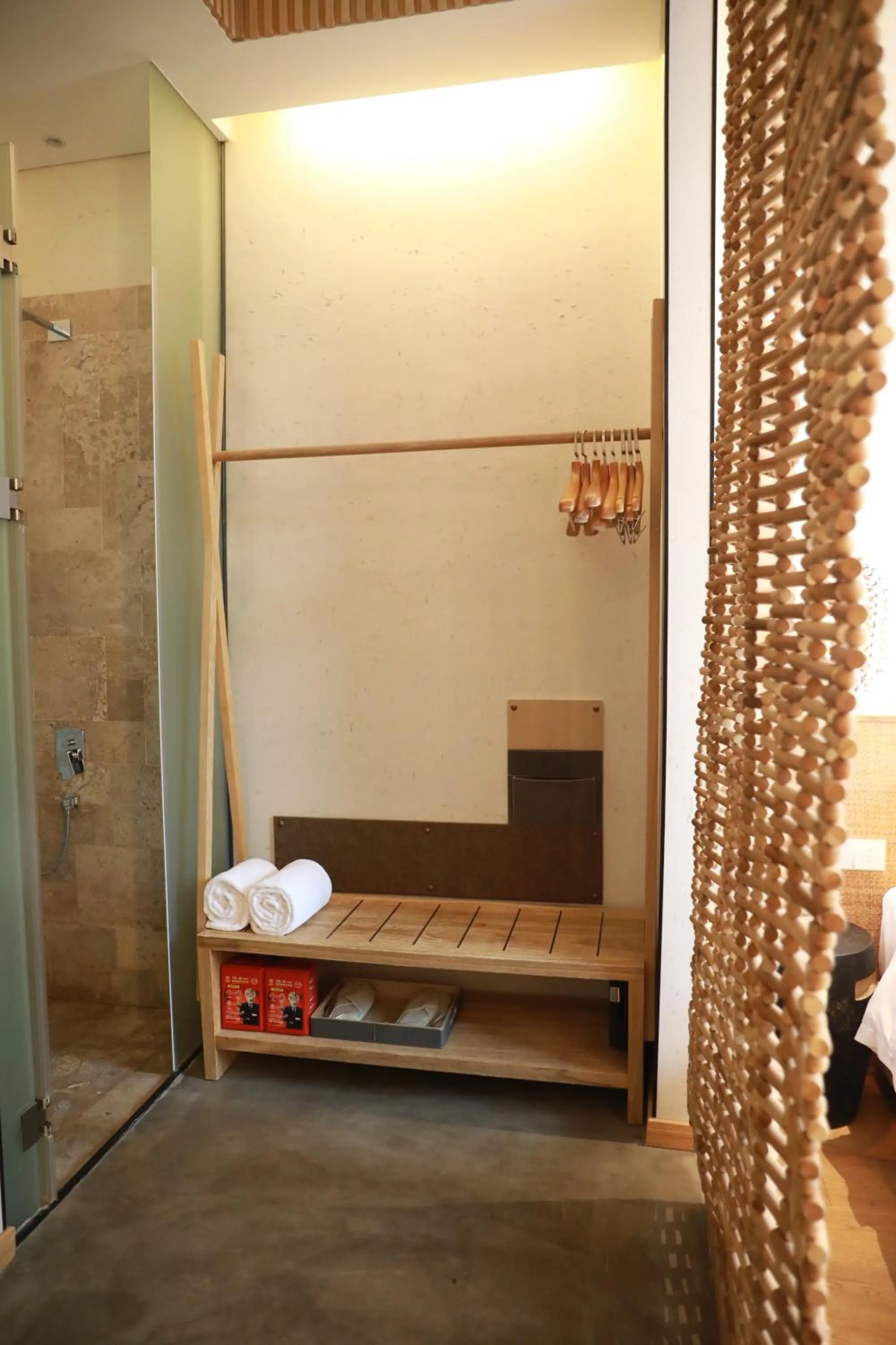 towels in Manli Hotel Shanghai Pudong Airport Branch -Provide free shuttle buses to Pudong Airport and Disneyland