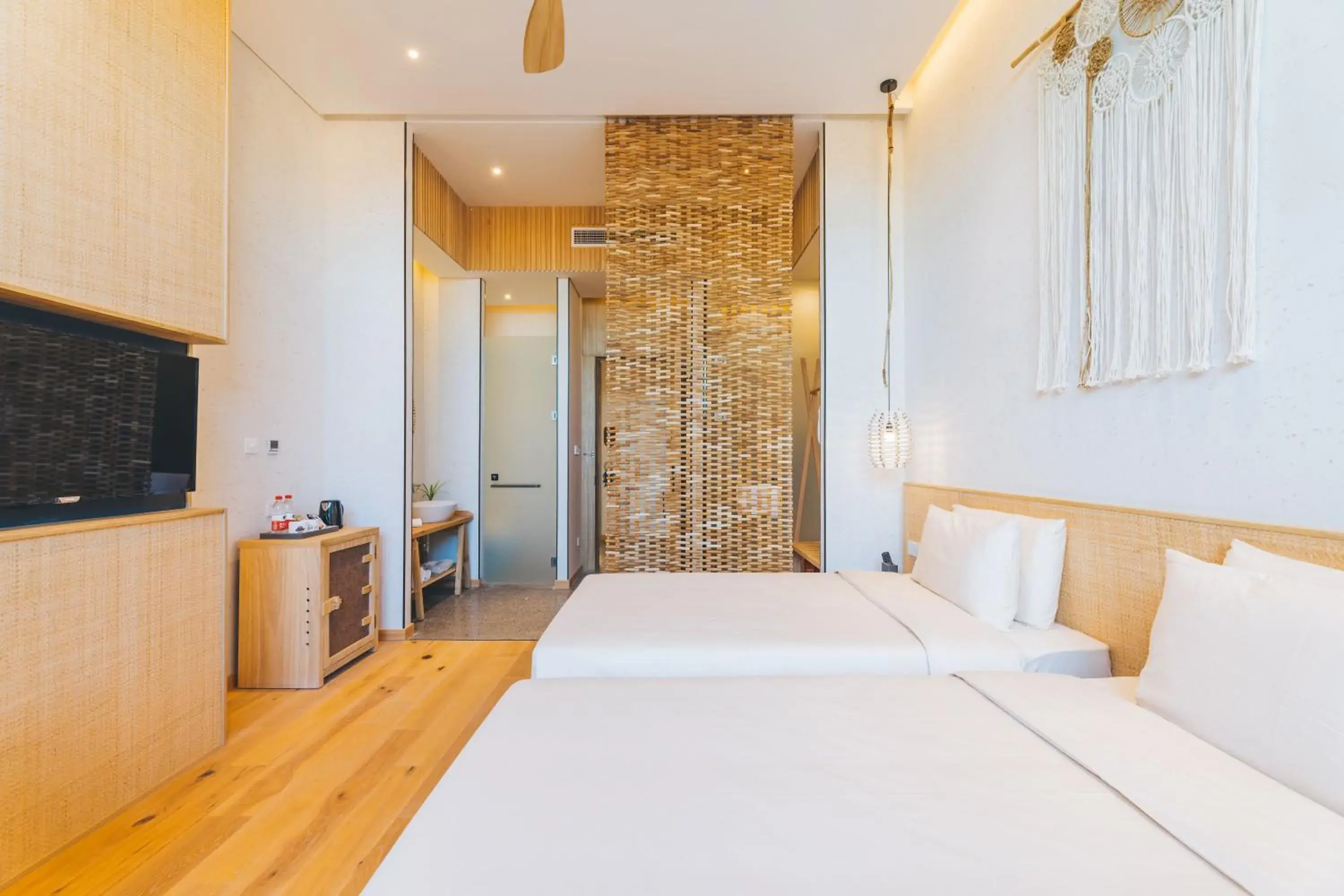 Photo of the whole room, Bed in Manli Hotel Shanghai Pudong Airport Branch -Provide free shuttle buses to Pudong Airport and Disneyland Photo of the whole room, Bed in Manli Hotel Shanghai Pudong Airport Branch -Provide free shuttle buses to Pudong Airport and Disneyland