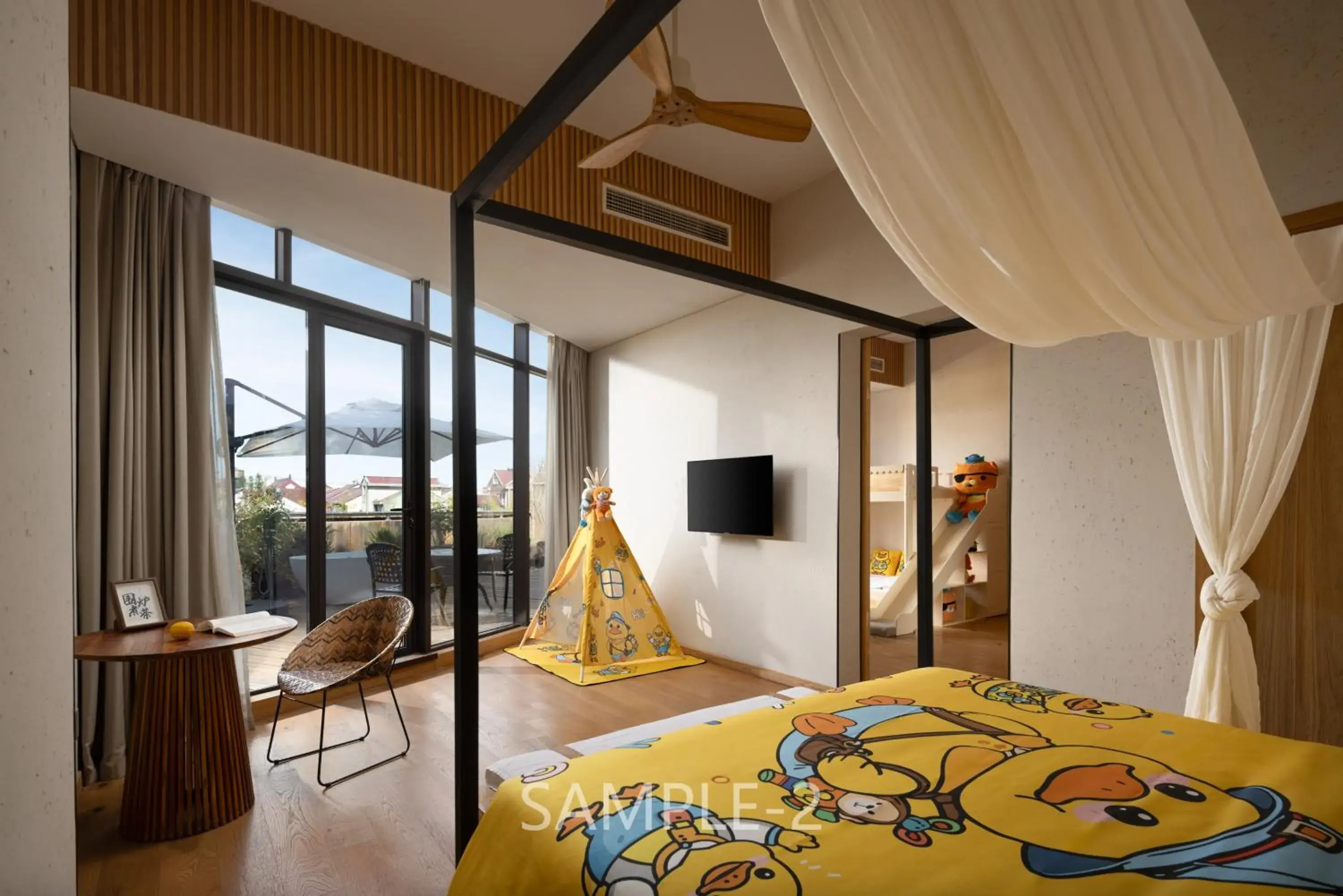 Communal lounge/ TV room, Bed in Manli Hotel Shanghai Pudong Airport Branch -Provide free shuttle buses to Pudong Airport and Disneyland Communal lounge/ TV room, Bed in Manli Hotel Shanghai Pudong Airport Branch -Provide free shuttle buses to Pudong Airport and Disneyland