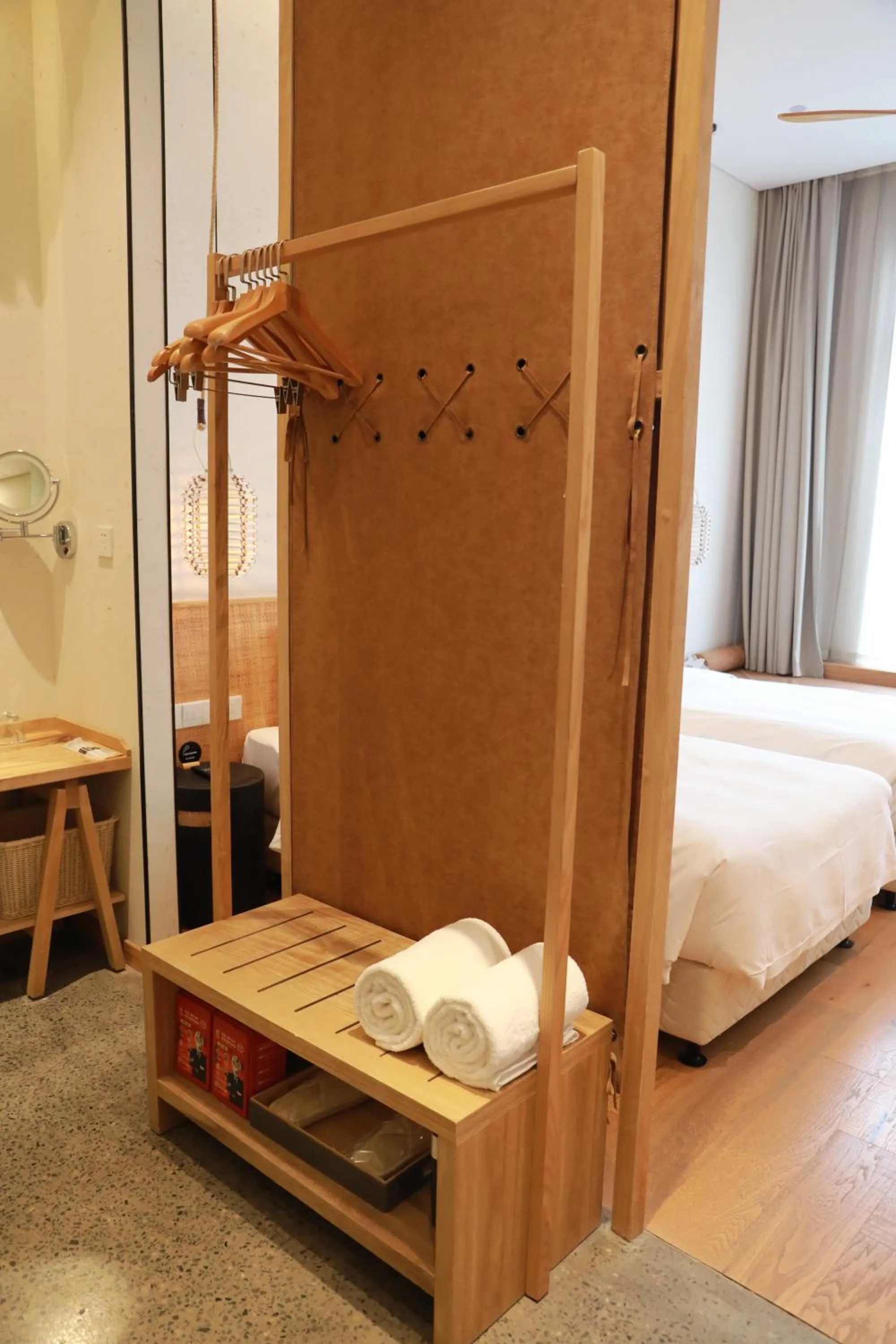 wardrobe, Bed in Manli Hotel Shanghai Pudong Airport Branch -Provide free shuttle buses to Pudong Airport and Disneyland