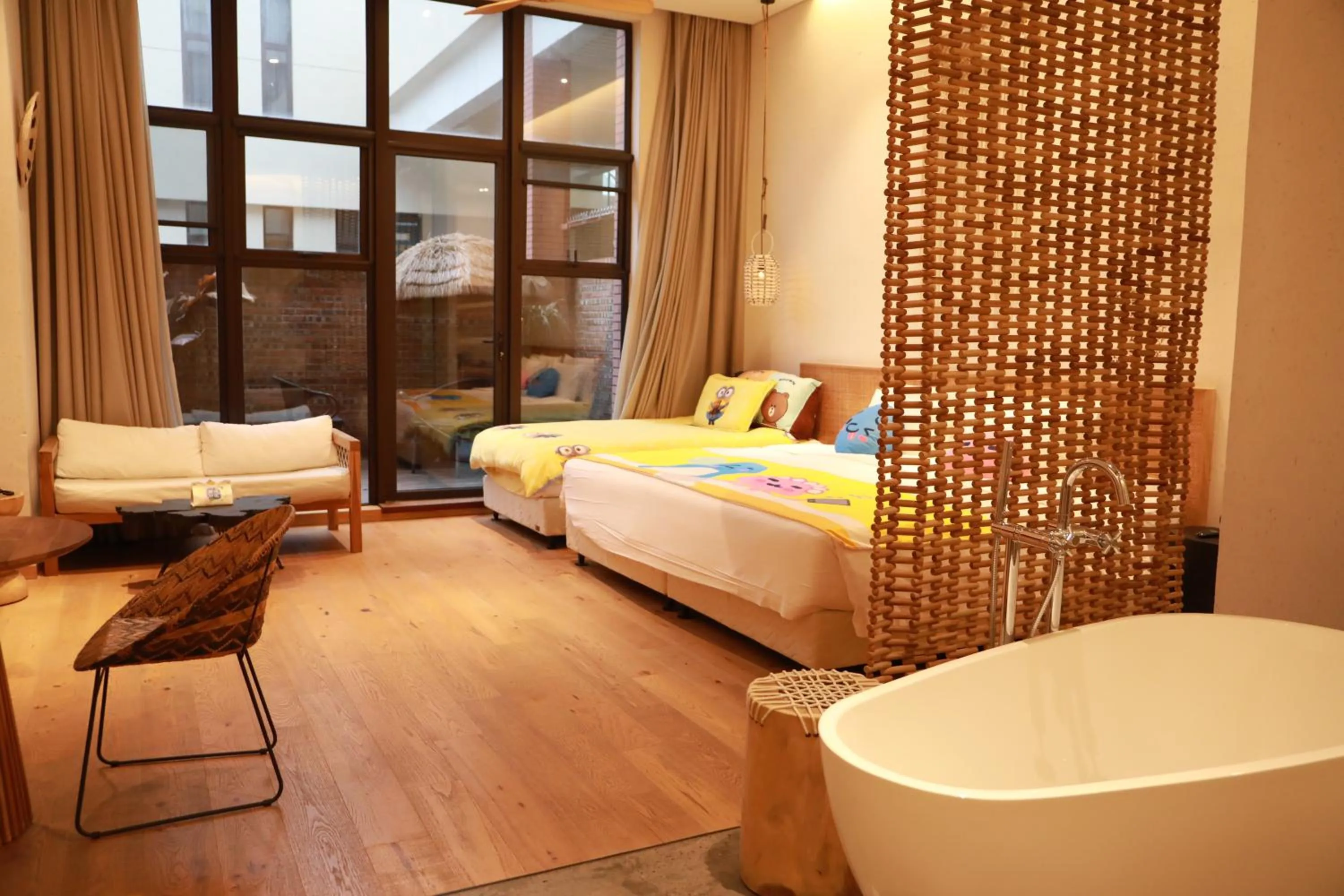 Photo of the whole room, Bed in Manli Hotel Shanghai Pudong Airport Branch -Provide free shuttle buses to Pudong Airport and Disneyland