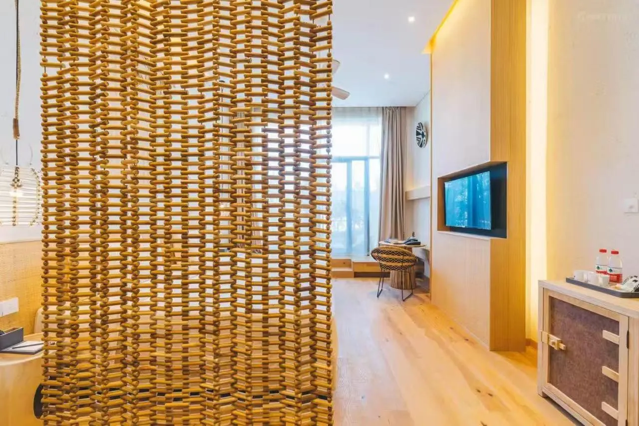 TV and multimedia in Manli Hotel Shanghai Pudong Airport Branch -Provide free shuttle buses to Pudong Airport and Disneyland