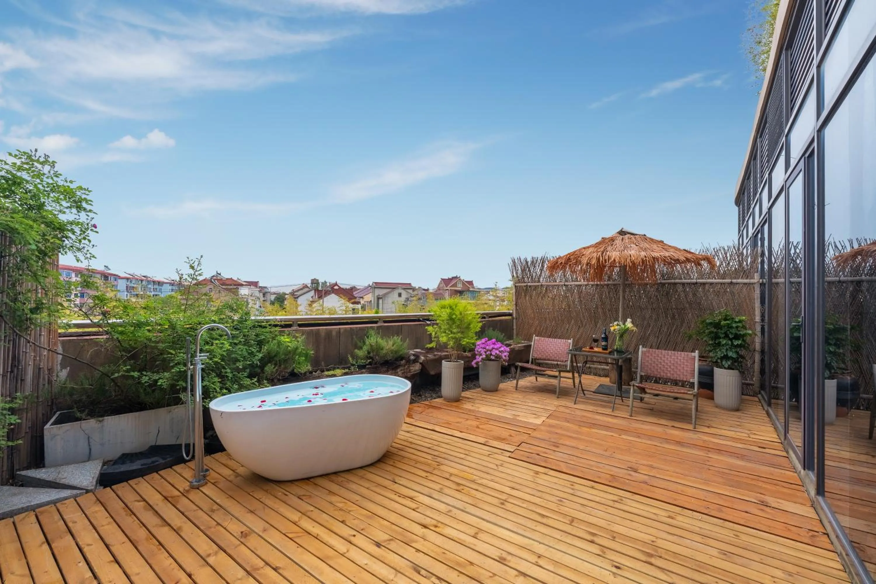 Natural landscape in Manli Hotel Shanghai Pudong Airport Branch -Provide free shuttle buses to Pudong Airport and Disneyland