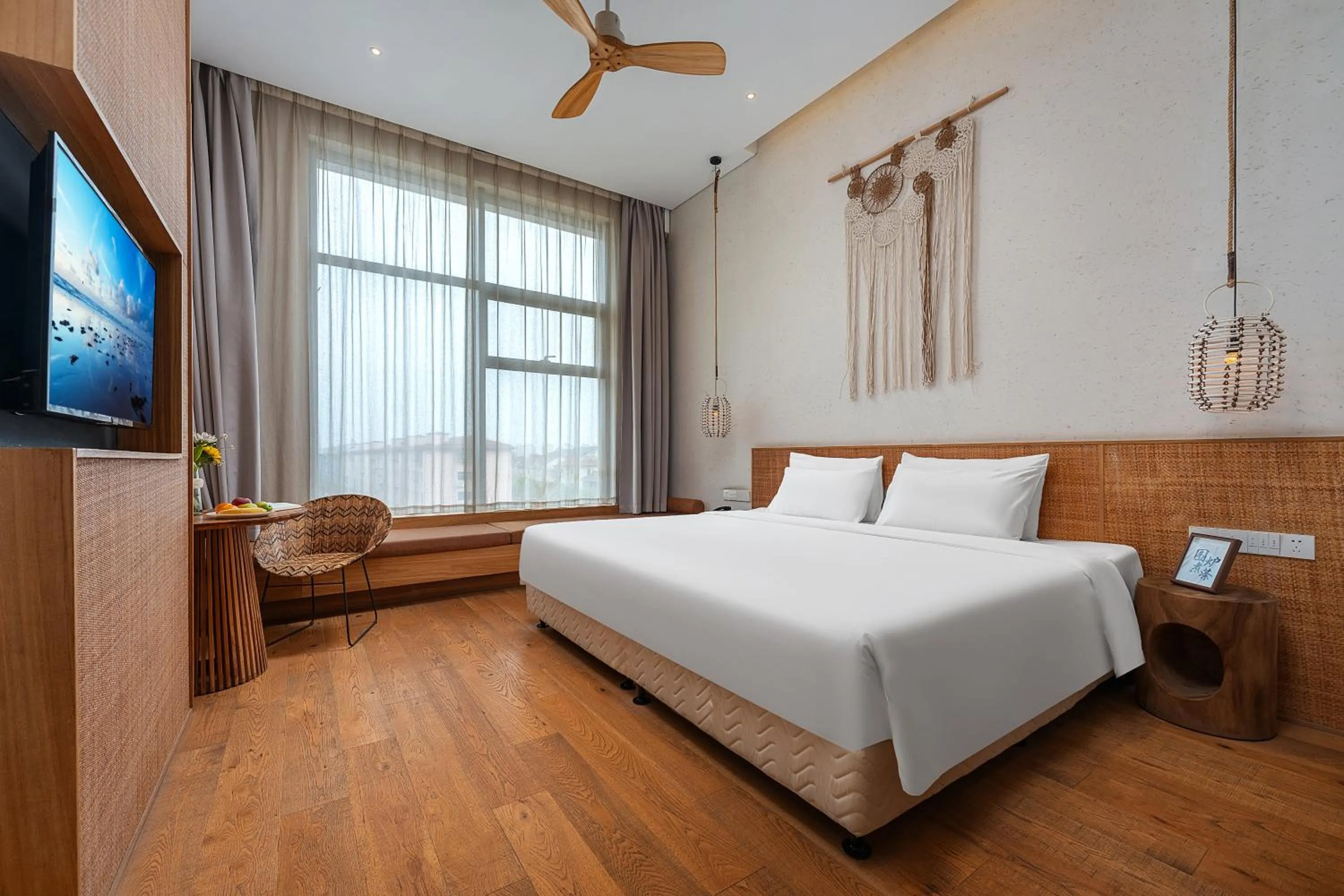 Communal lounge/ TV room, Bed in Manli Hotel Shanghai Pudong Airport Branch -Provide free shuttle buses to Pudong Airport and Disneyland