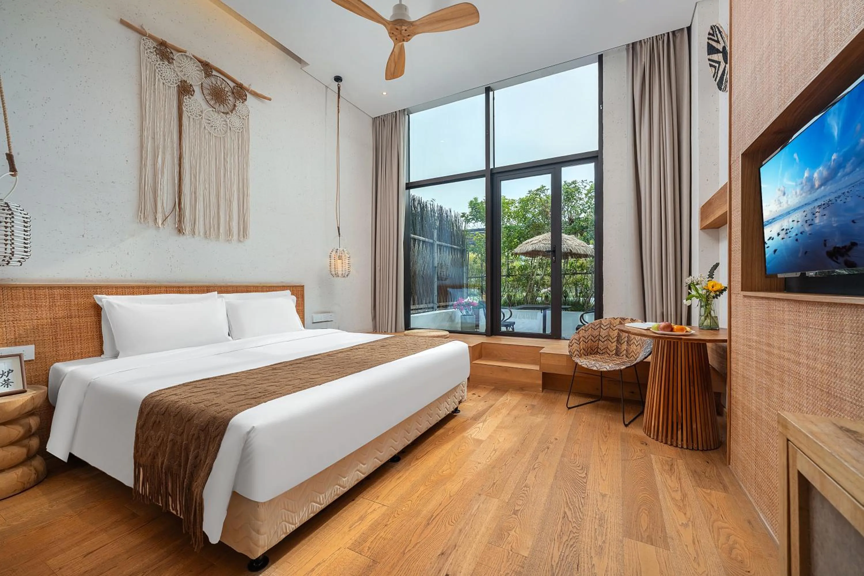 Communal lounge/ TV room, Bed in Manli Hotel Shanghai Pudong Airport Branch -Provide free shuttle buses to Pudong Airport and Disneyland