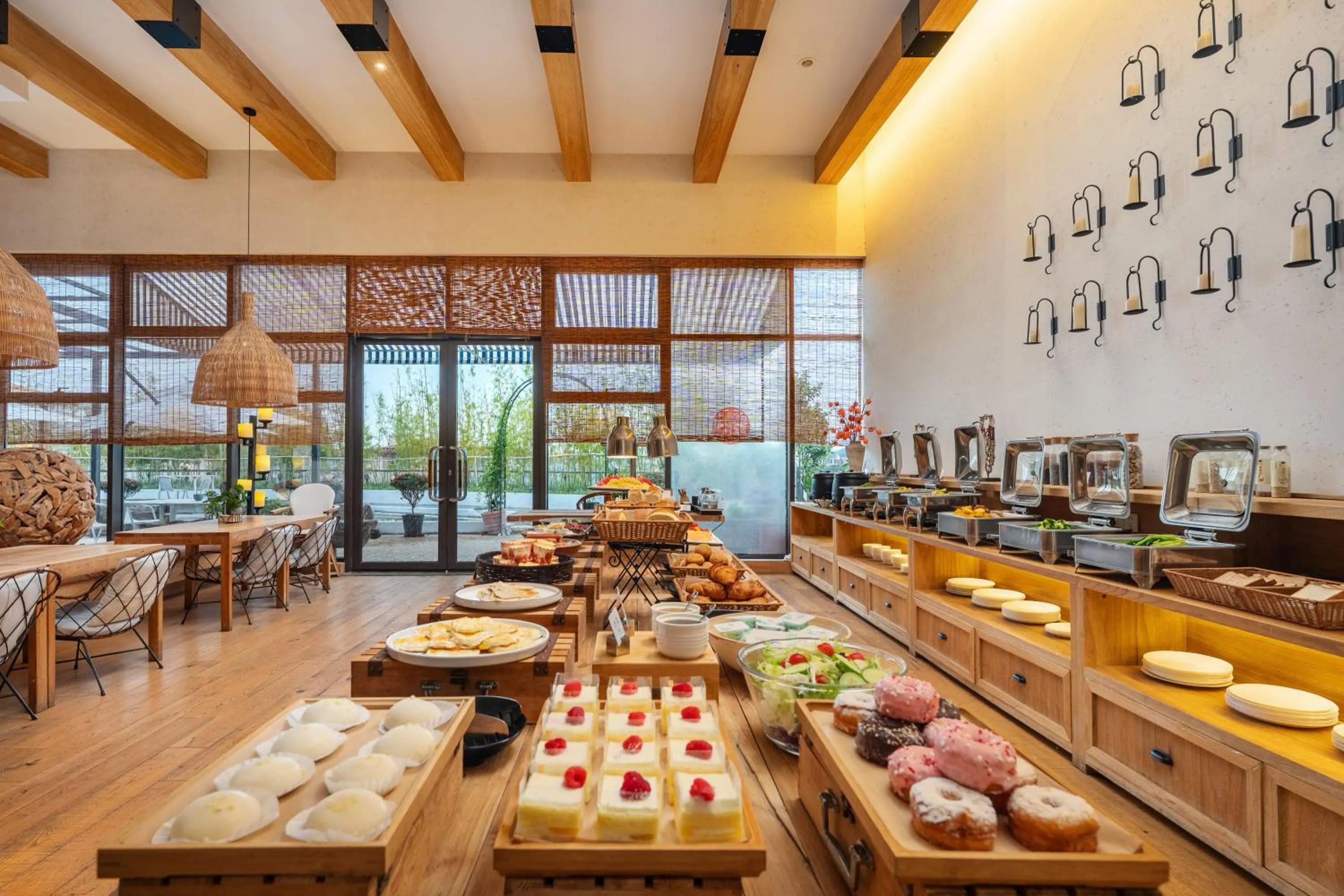 Buffet breakfast in Manli Hotel Shanghai Pudong Airport Branch -Provide free shuttle buses to Pudong Airport and Disneyland