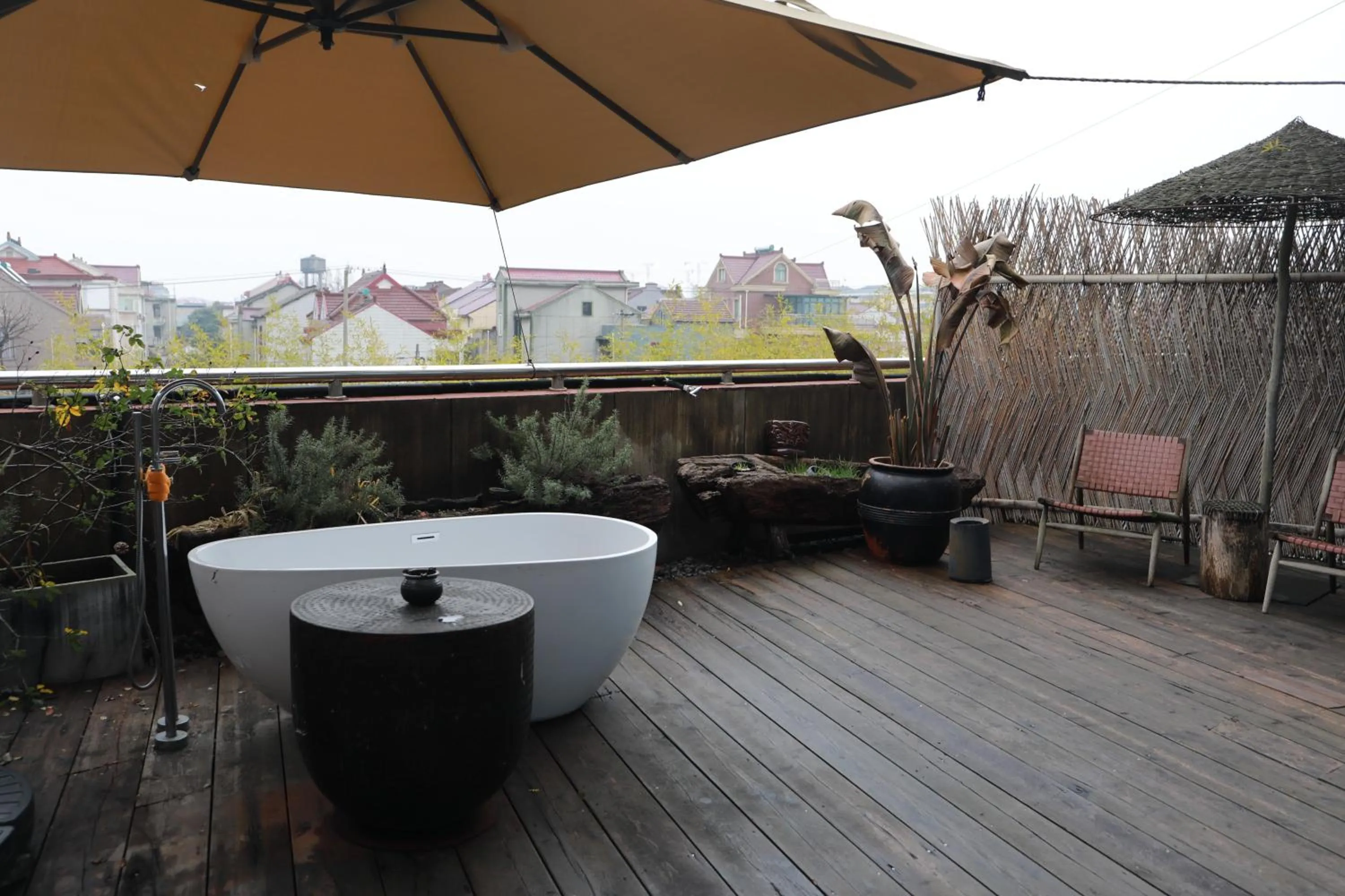 Balcony/Terrace in Manli Hotel Shanghai Pudong Airport Branch -Provide free shuttle buses to Pudong Airport and Disneyland