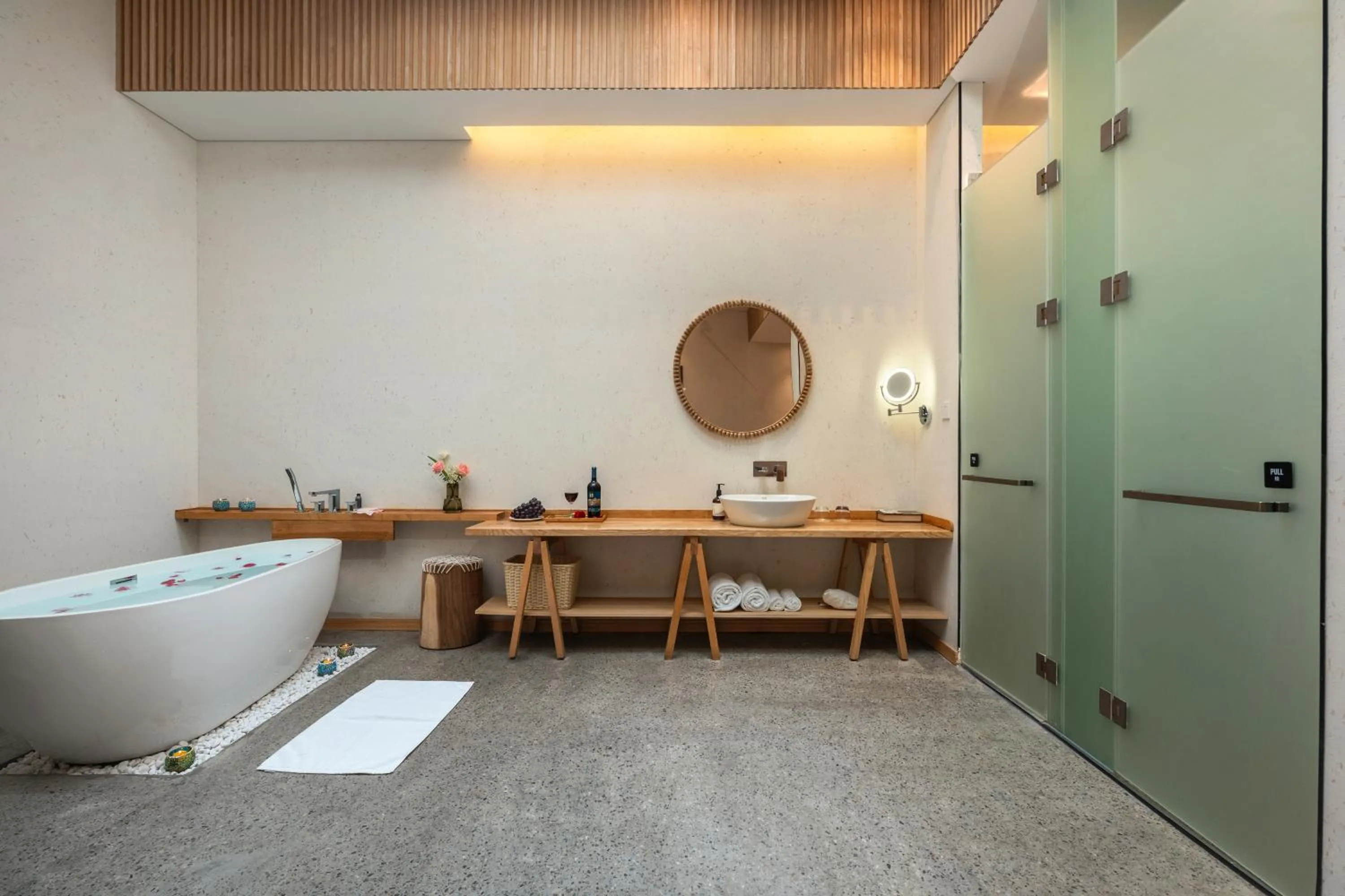 Bathroom in Manli Hotel Shanghai Pudong Airport Branch -Provide free shuttle buses to Pudong Airport and Disneyland