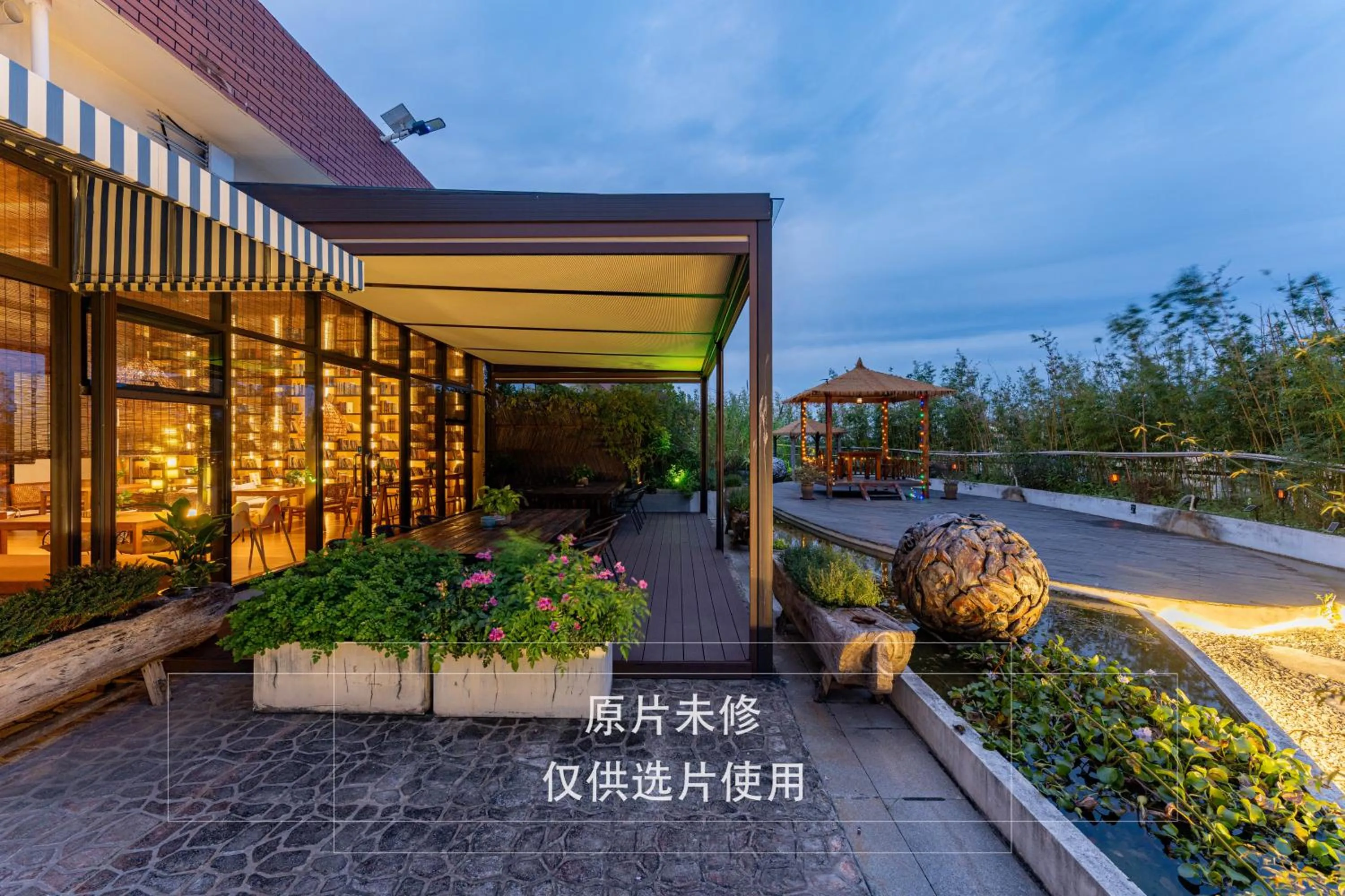 Property building in Manli Hotel Shanghai Pudong Airport Branch -Provide free shuttle buses to Pudong Airport and Disneyland