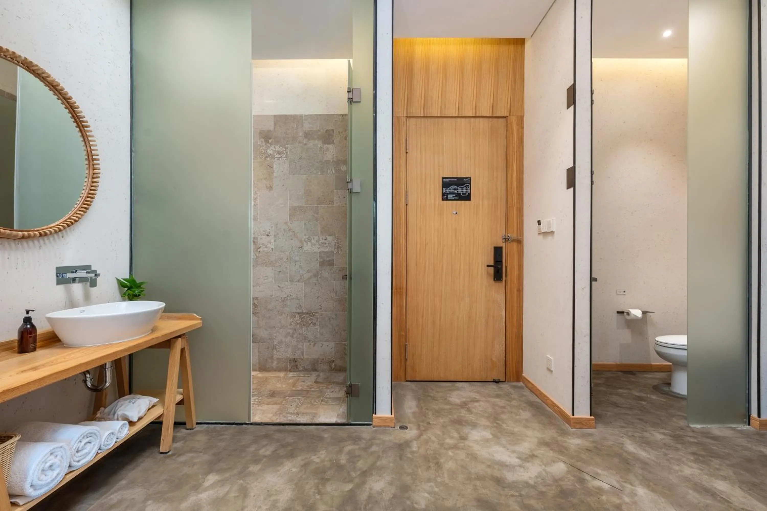 Shower in Manli Hotel Shanghai Pudong Airport Branch -Provide free shuttle buses to Pudong Airport and Disneyland