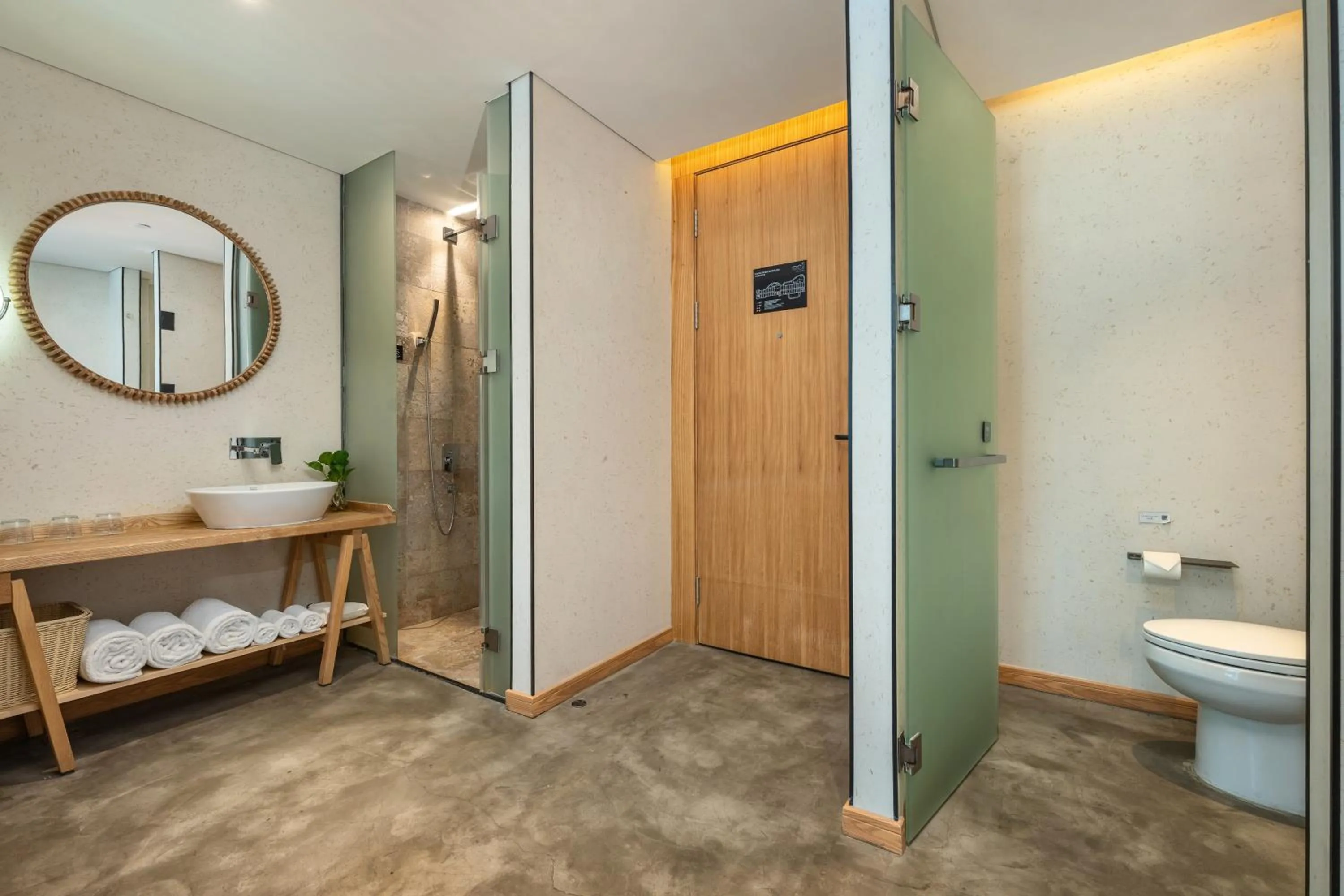 Shower in Manli Hotel Shanghai Pudong Airport Branch -Provide free shuttle buses to Pudong Airport and Disneyland