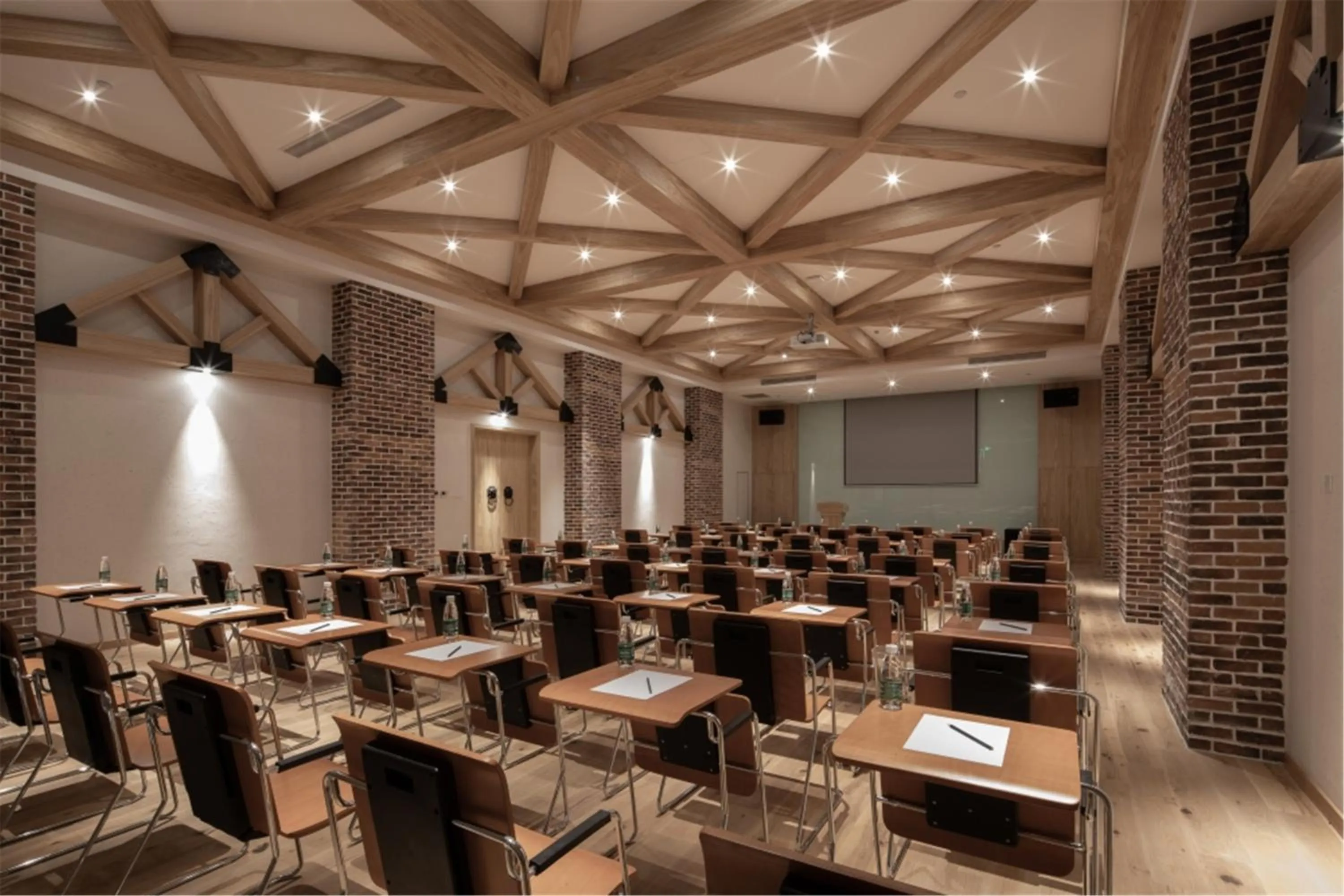 Meeting/conference room in Manli Hotel Shanghai Pudong Airport Branch -Provide free shuttle buses to Pudong Airport and Disneyland