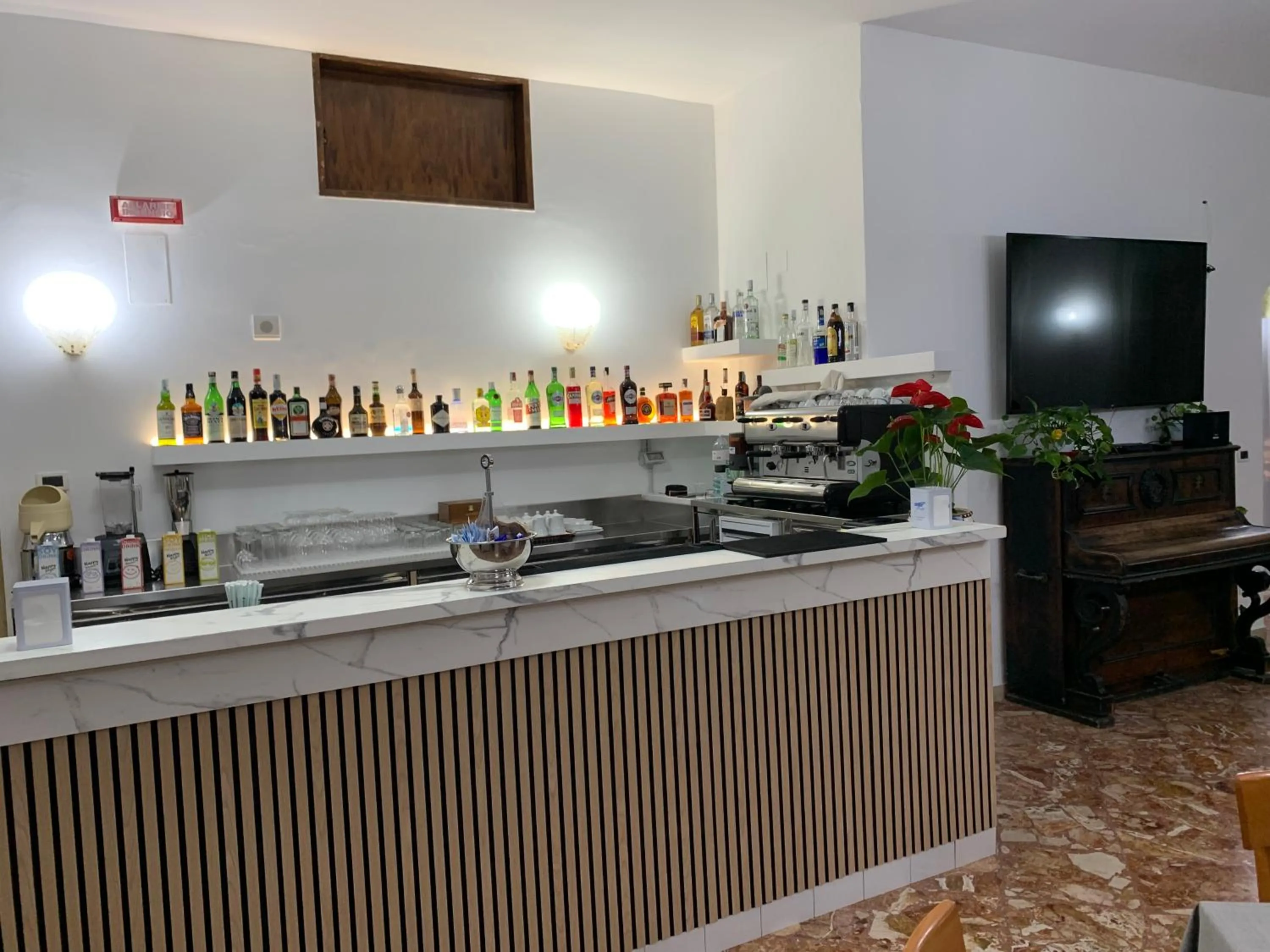 Communal lounge/ TV room in Hotel Conte