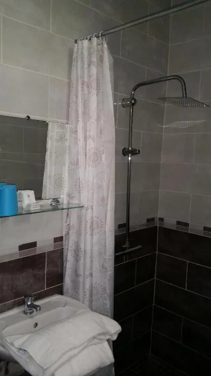 Bathroom in Terminus Fontainebleau Avon