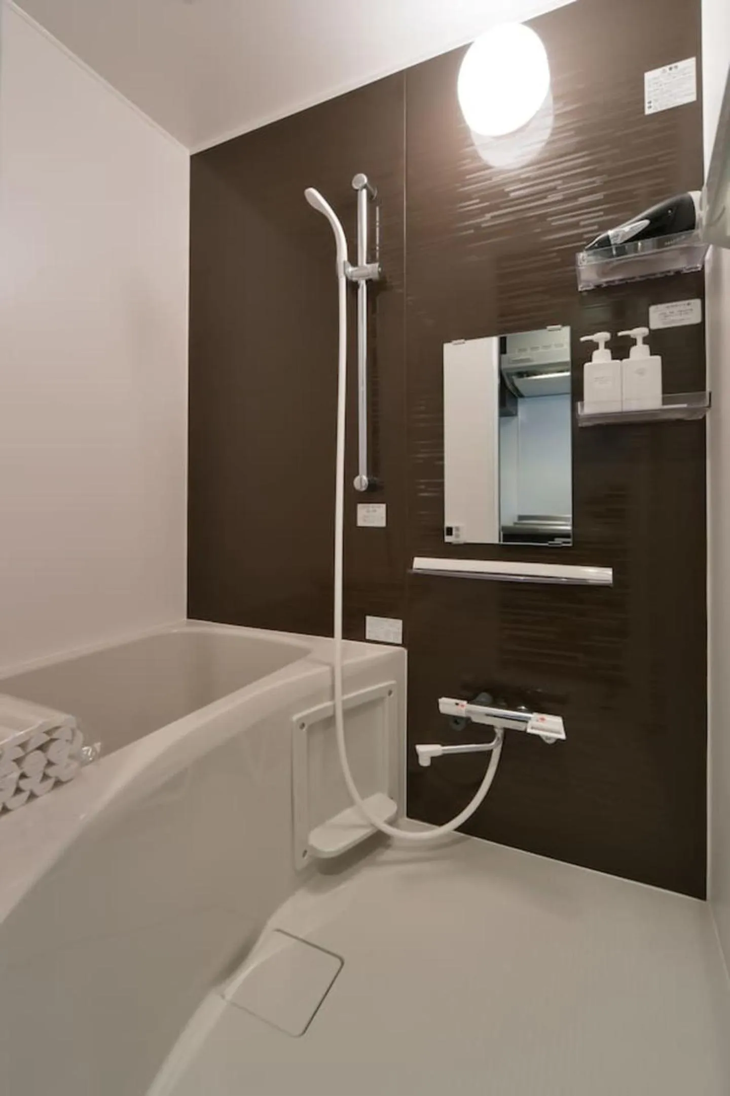 Bathroom in Stylewood Sangenjaya by Tranova