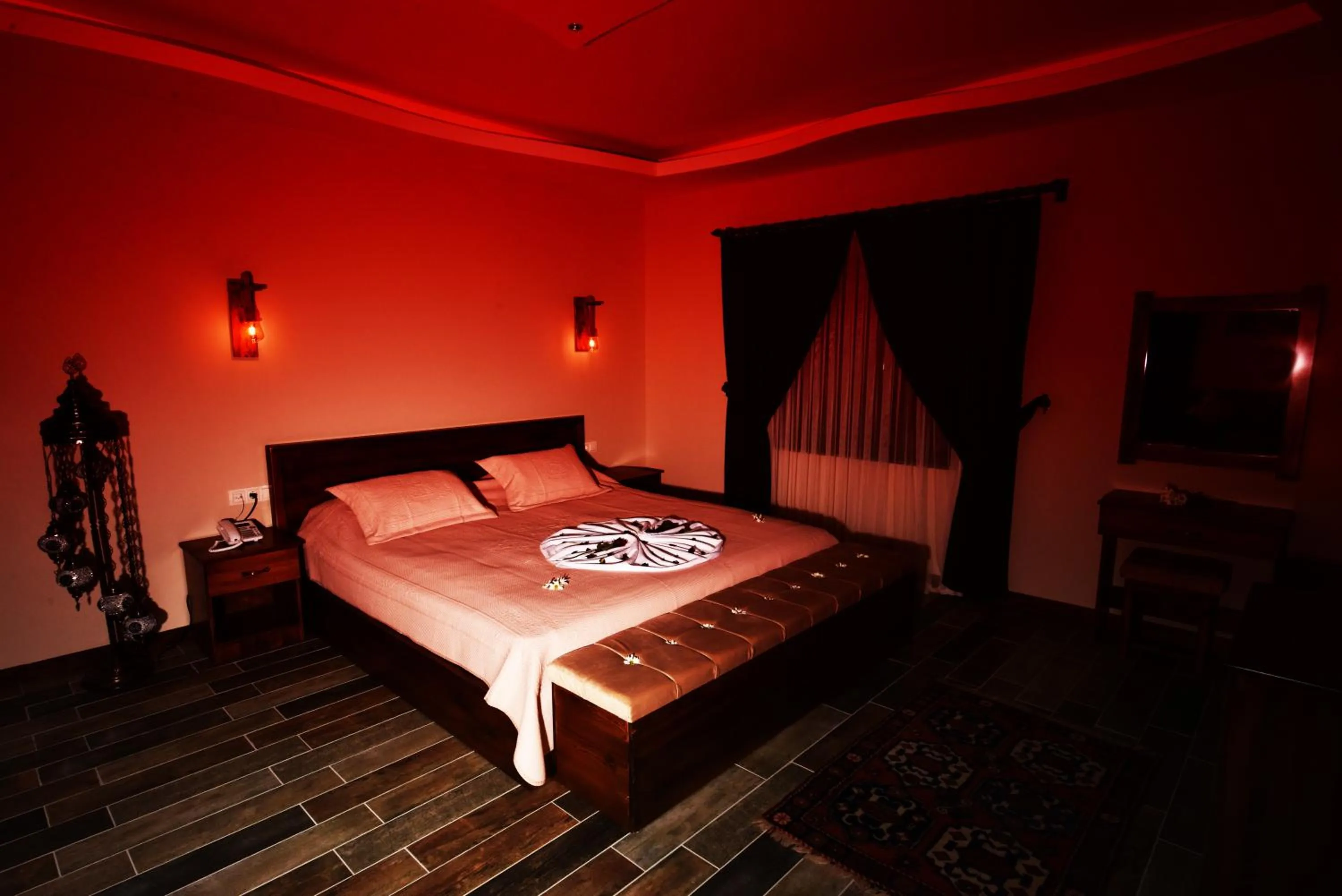 Bed in EL NAZAR STONE SUİTE