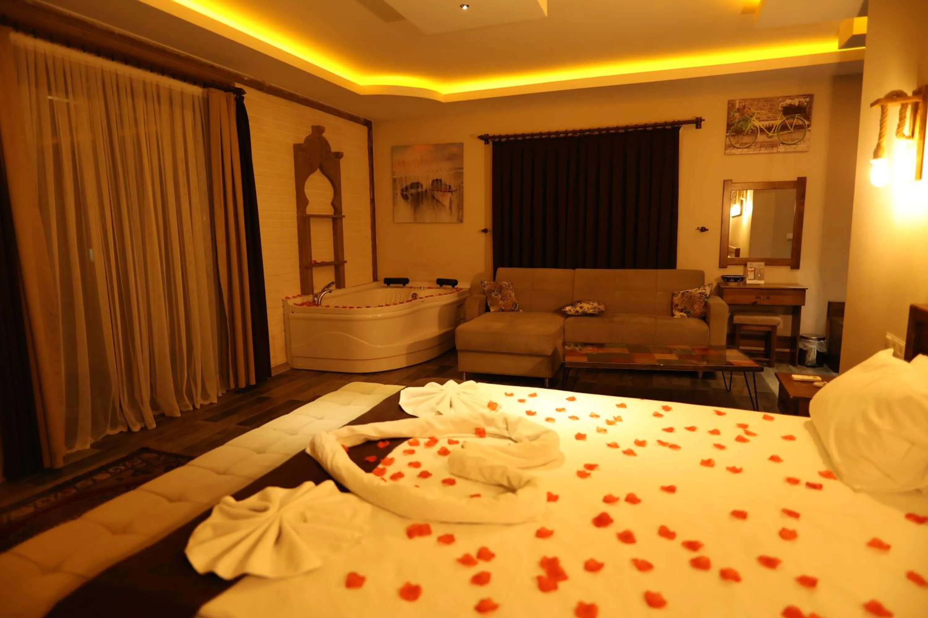 Bed in EL NAZAR STONE SUİTE