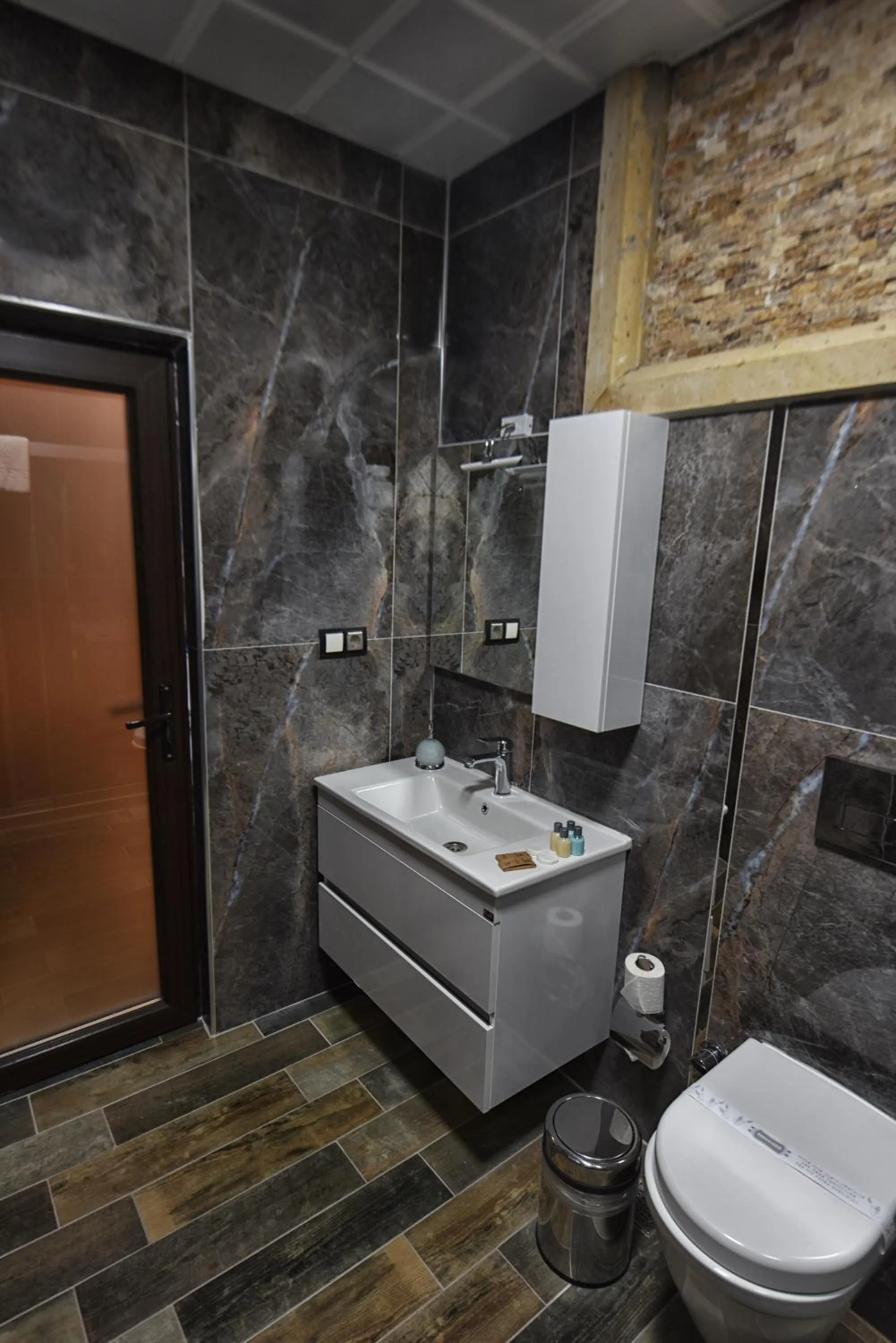 Toilet in EL NAZAR STONE SUİTE