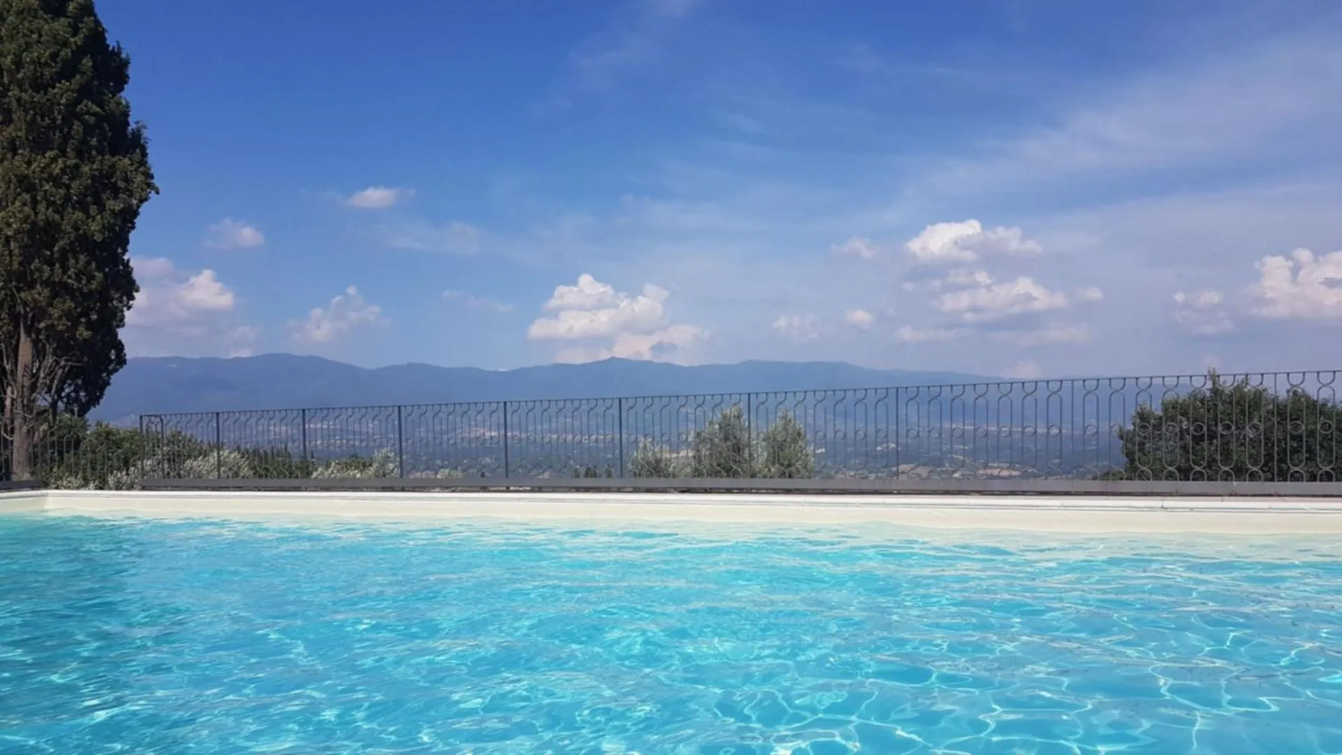 Swimming pool in Castello di Pratelli