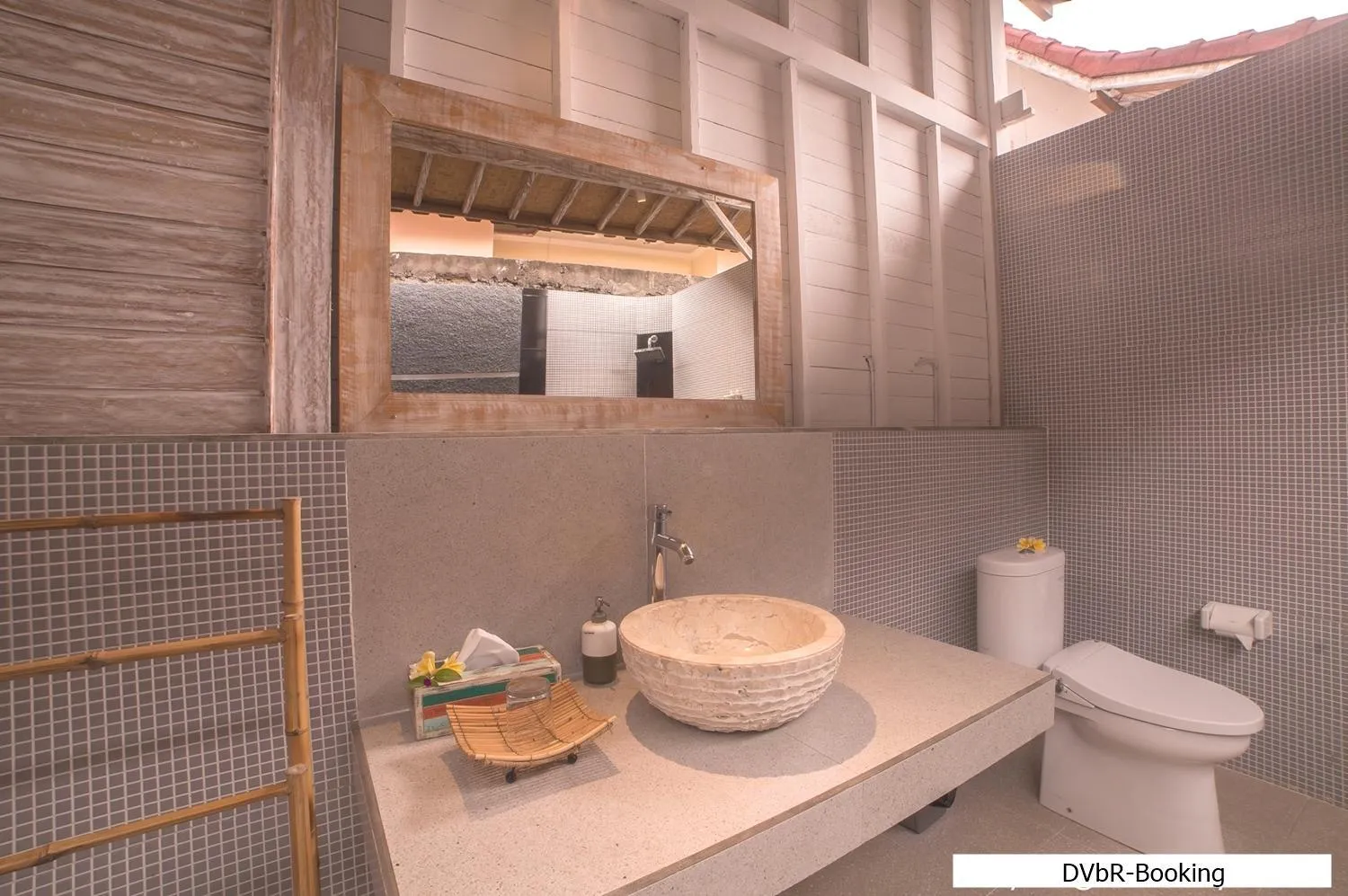 Toilet in Dayung Villas By Reccoma