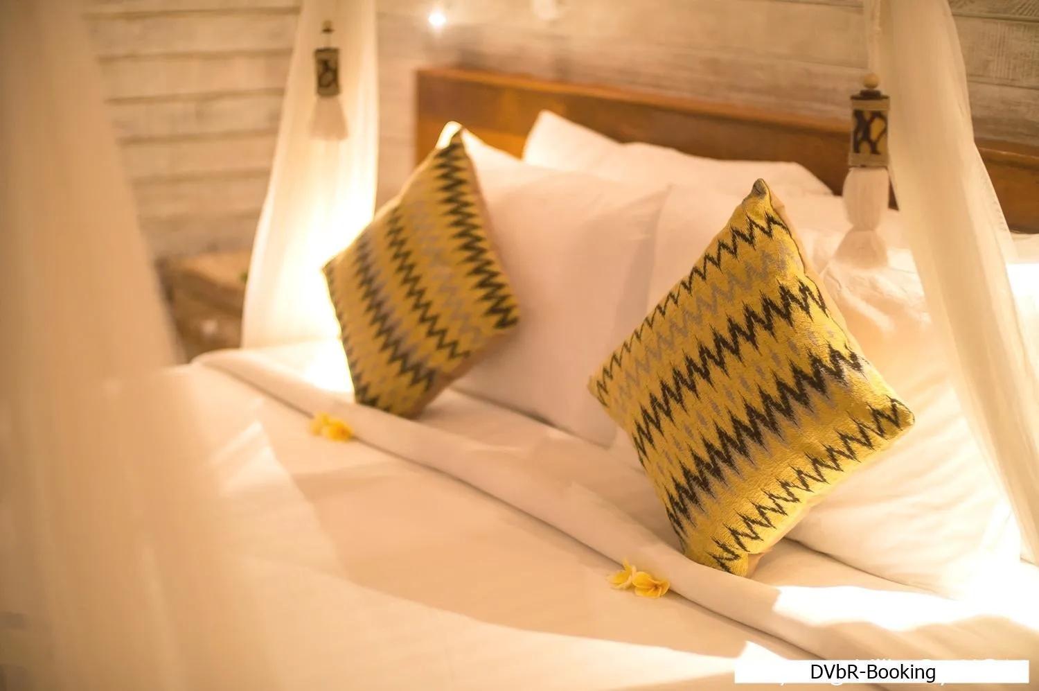 Bed in Dayung Villas By Reccoma