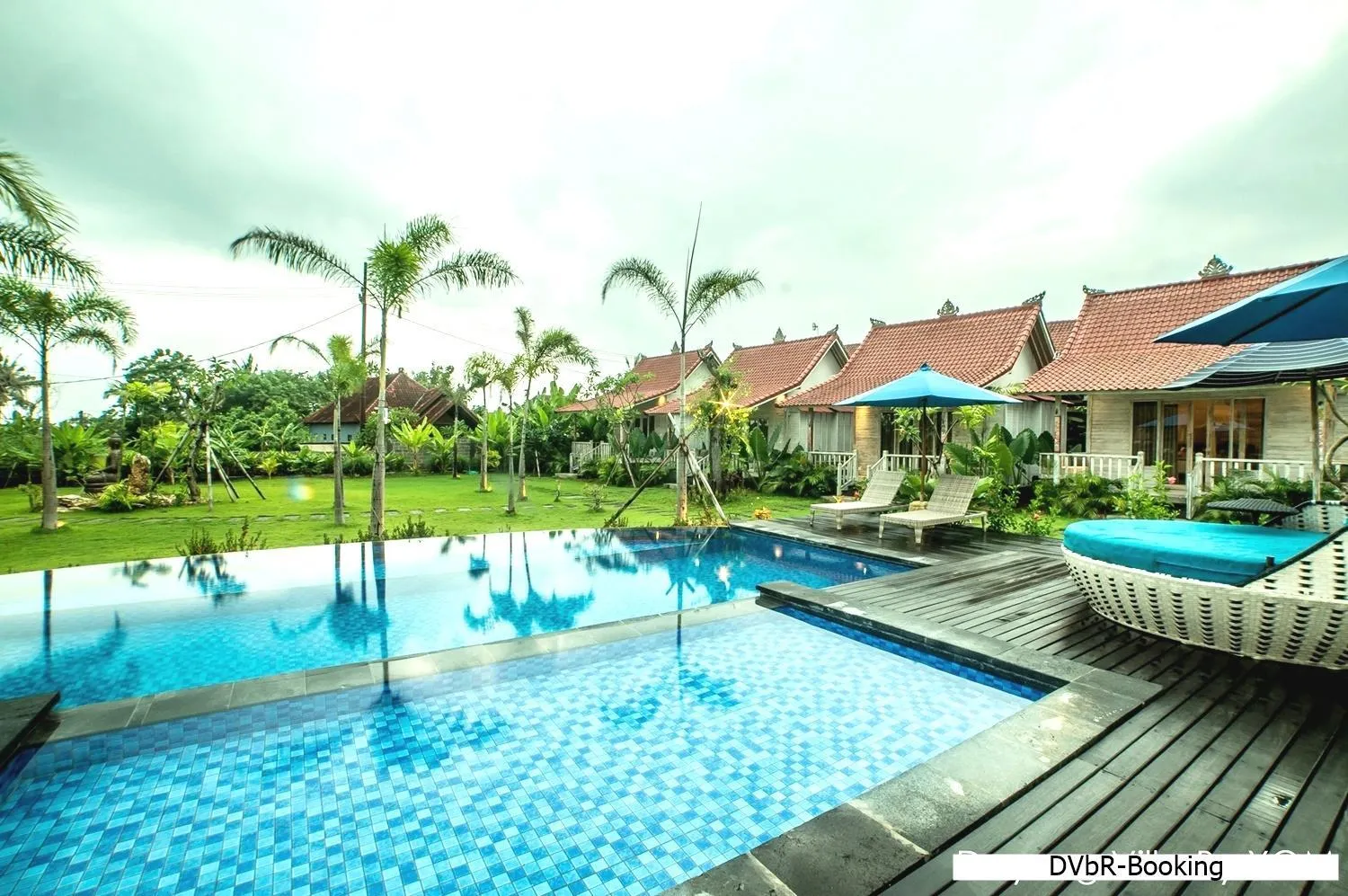 Swimming pool in Dayung Villas By Reccoma