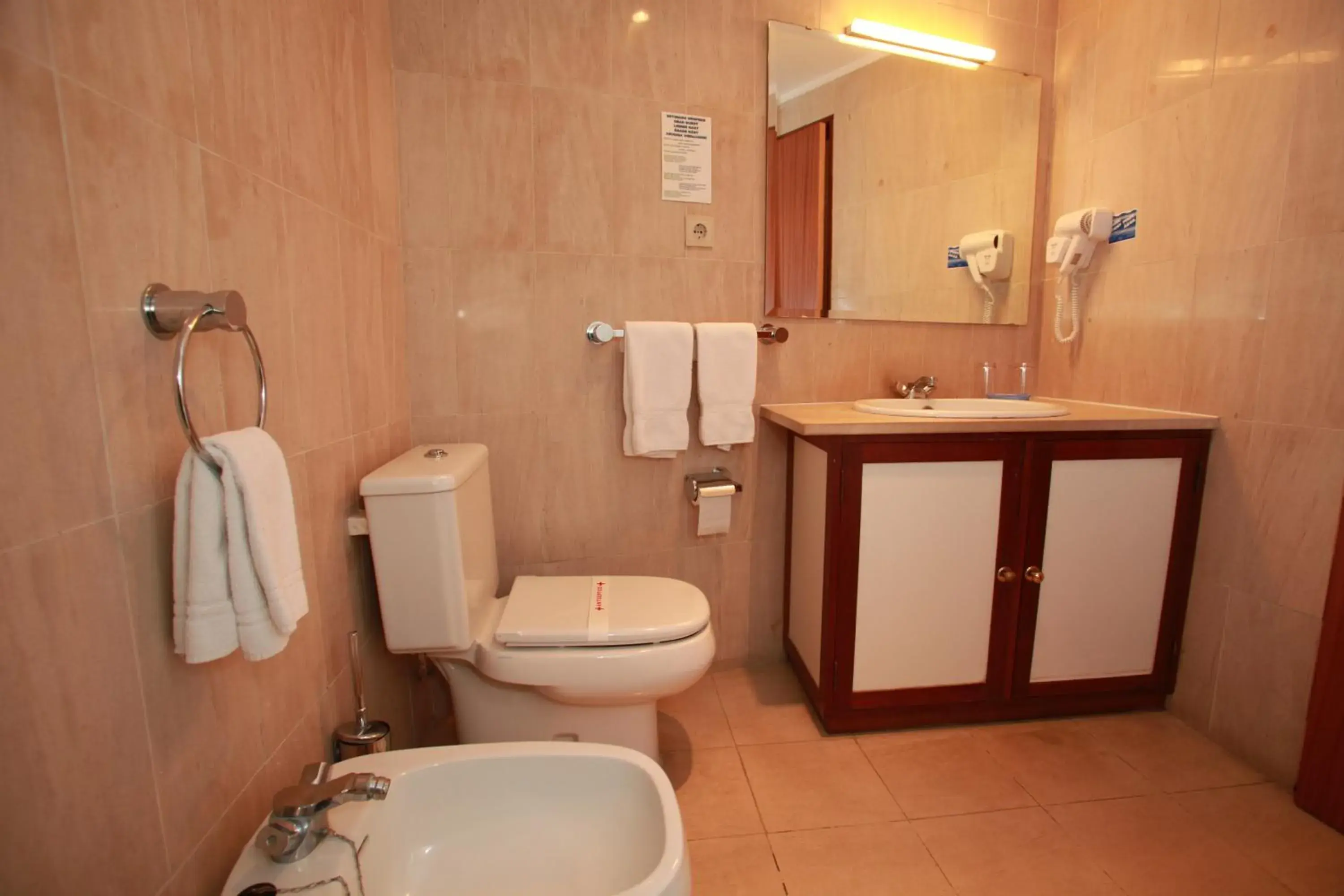 Bathroom in Aparthotel Imperatriz Bathroom in Aparthotel Imperatriz