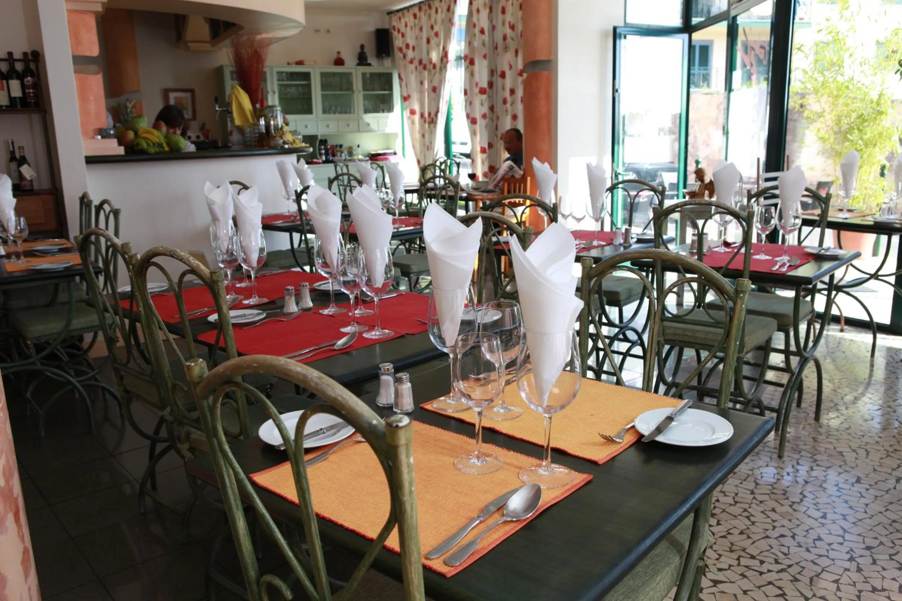 Restaurant/places to eat in Aparthotel Imperatriz