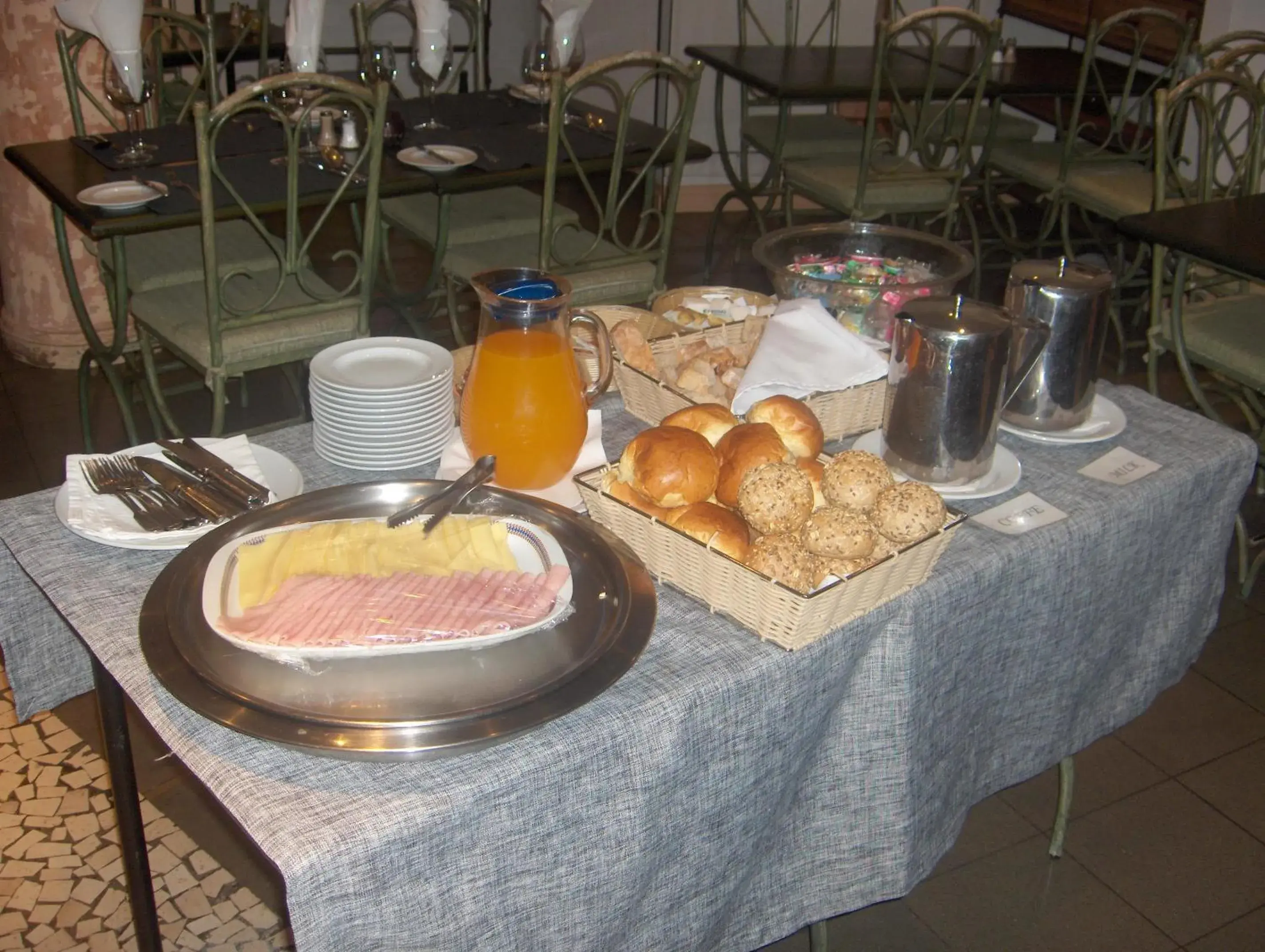 Restaurant/places to eat in Aparthotel Imperatriz Restaurant/places to eat in Aparthotel Imperatriz