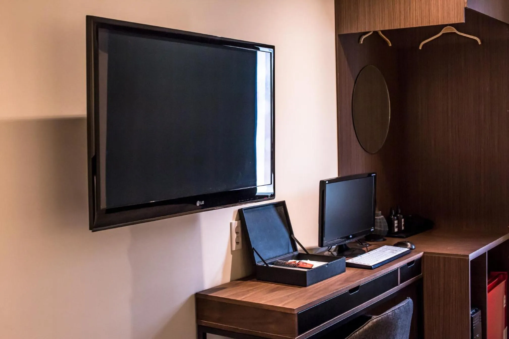 Communal lounge/ TV room in Hotel Egg